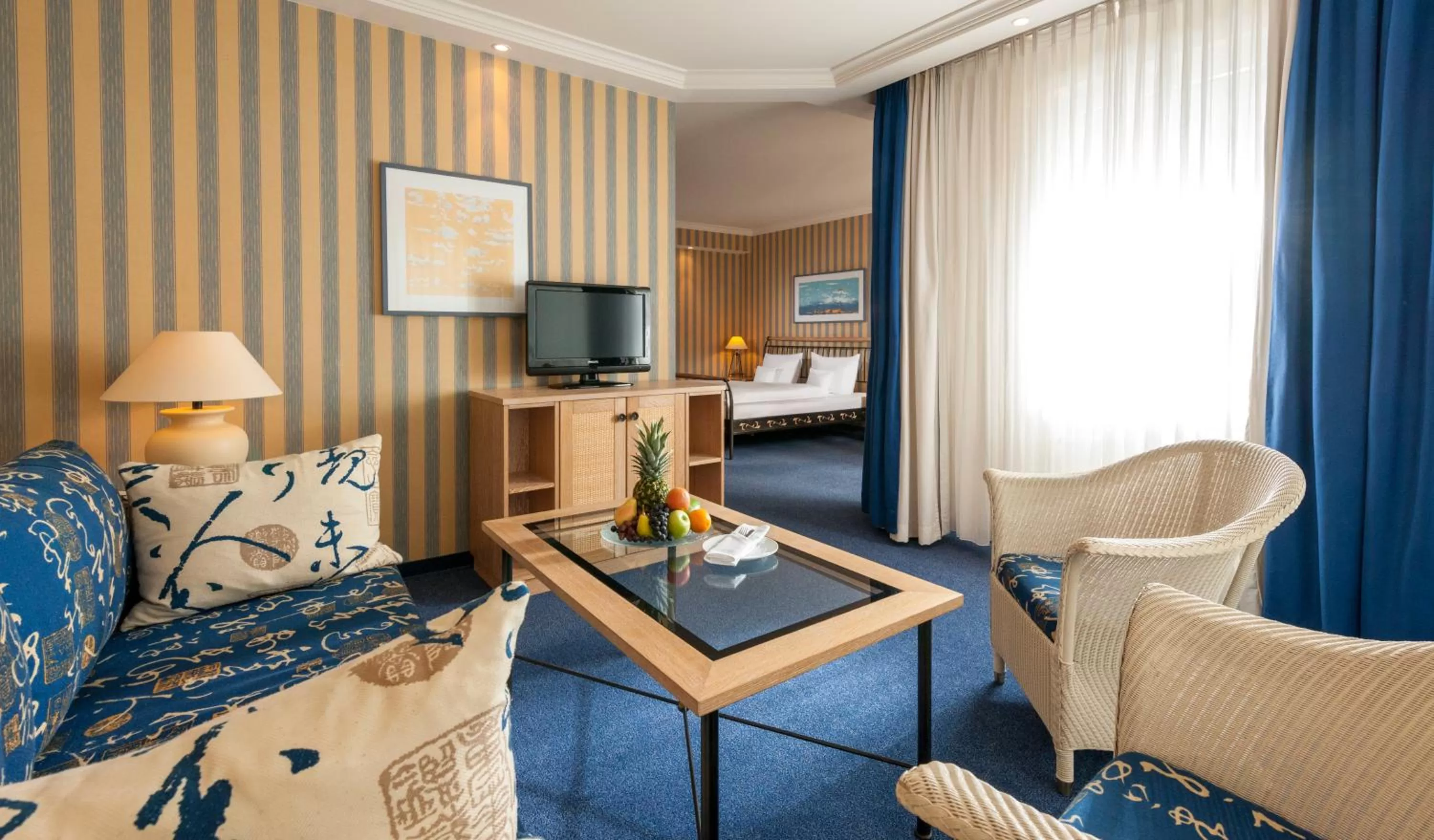 Living room, Bed in Dorint Strandhotel Binz/Rügen