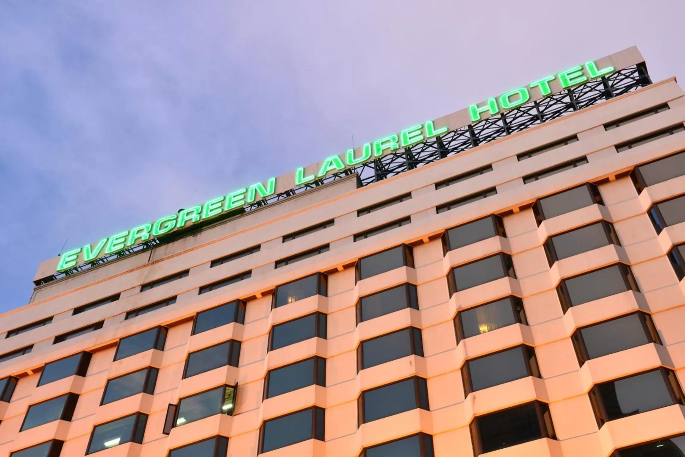 Facade/entrance in Evergreen Laurel Hotel Bangkok