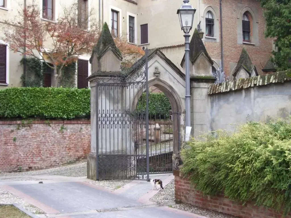 Nearby landmark, Property Building in Bed & Breakfast Sforza 19