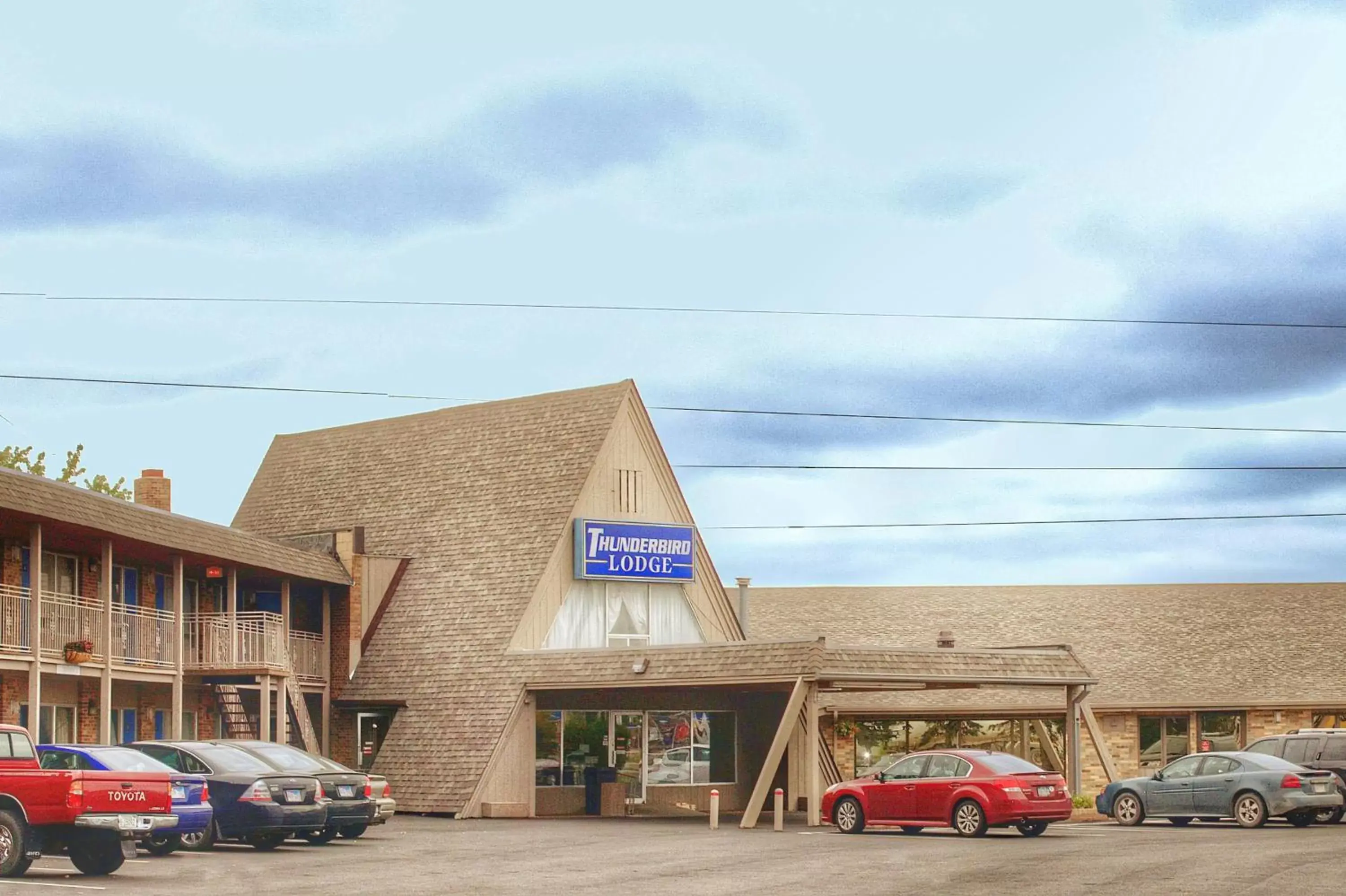 Facade/entrance, Property Building in Thunderbird Lodge