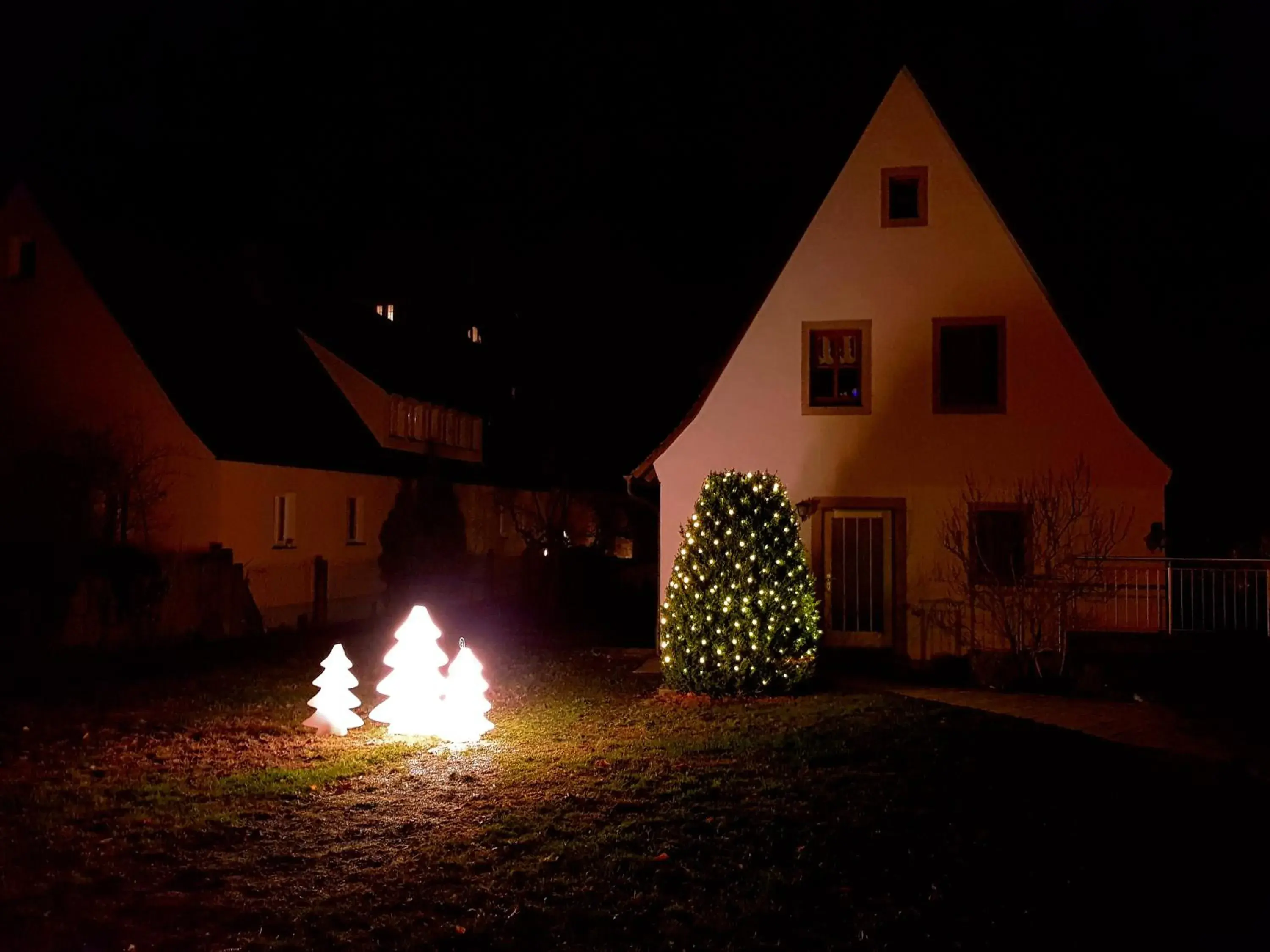 Garden, Property Building in Boutiquehotel Goldene Rose