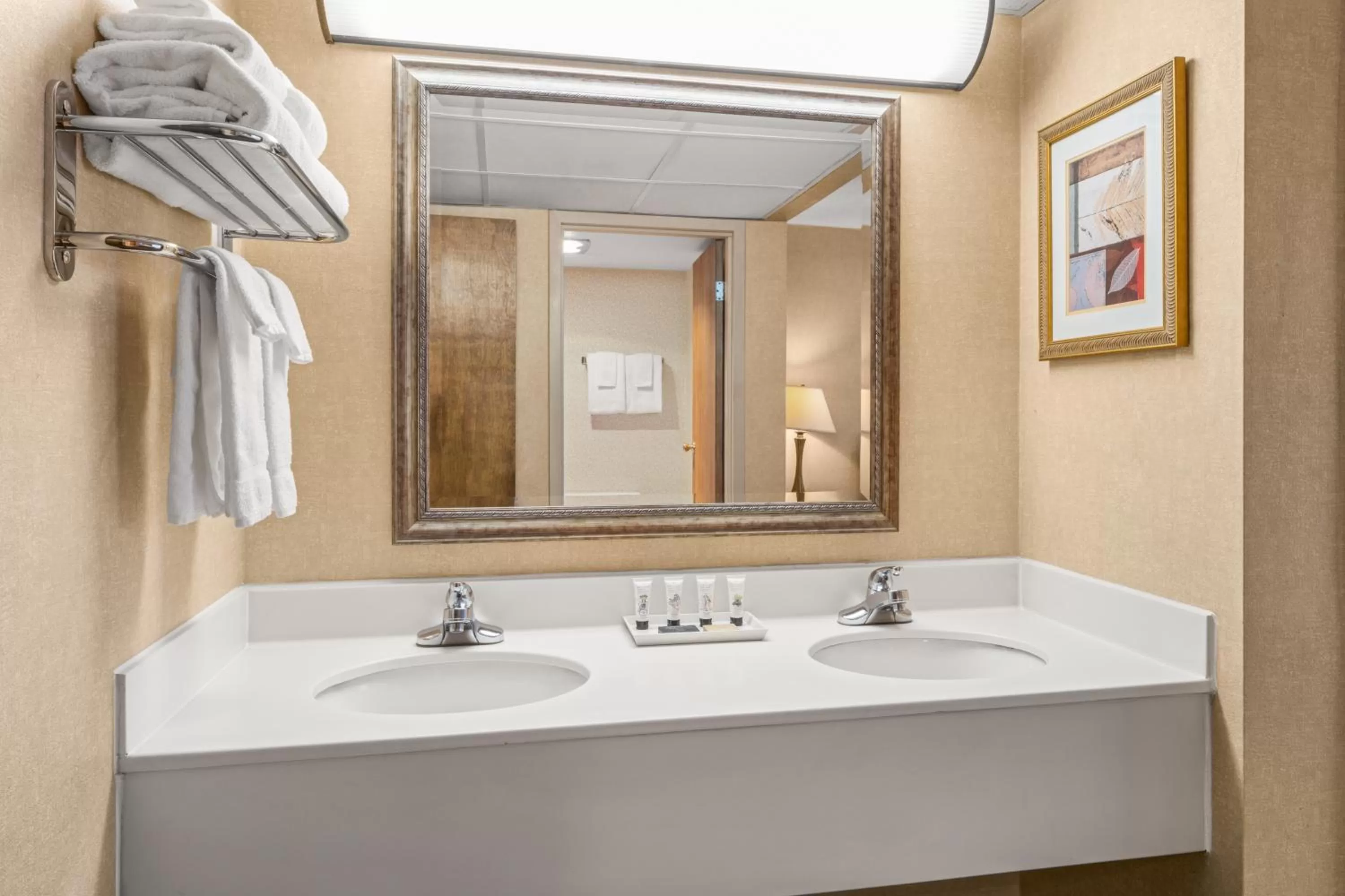 Bathroom in Montana Trailhead Inn