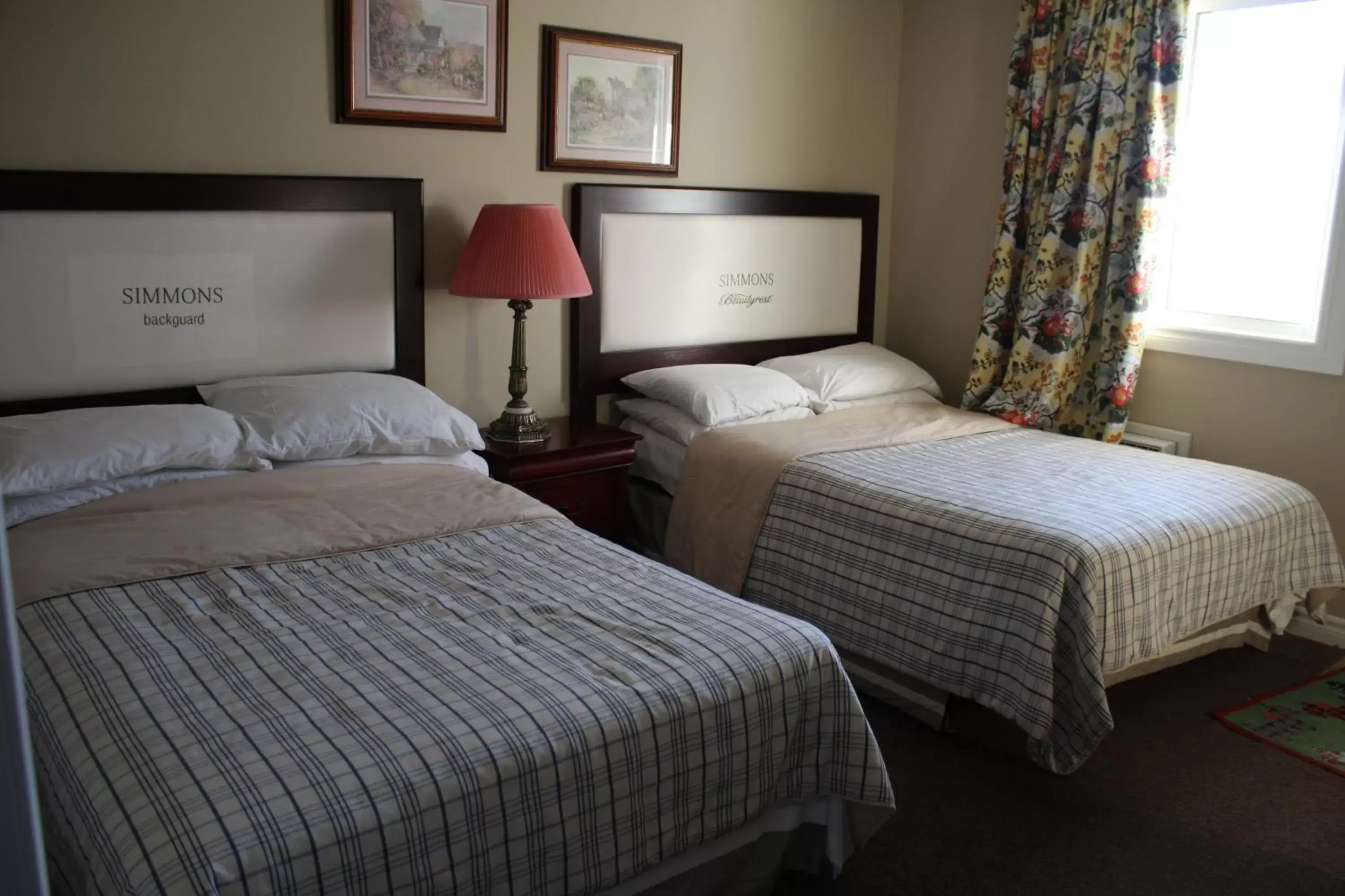 Bedroom, Bed in Kent Motel