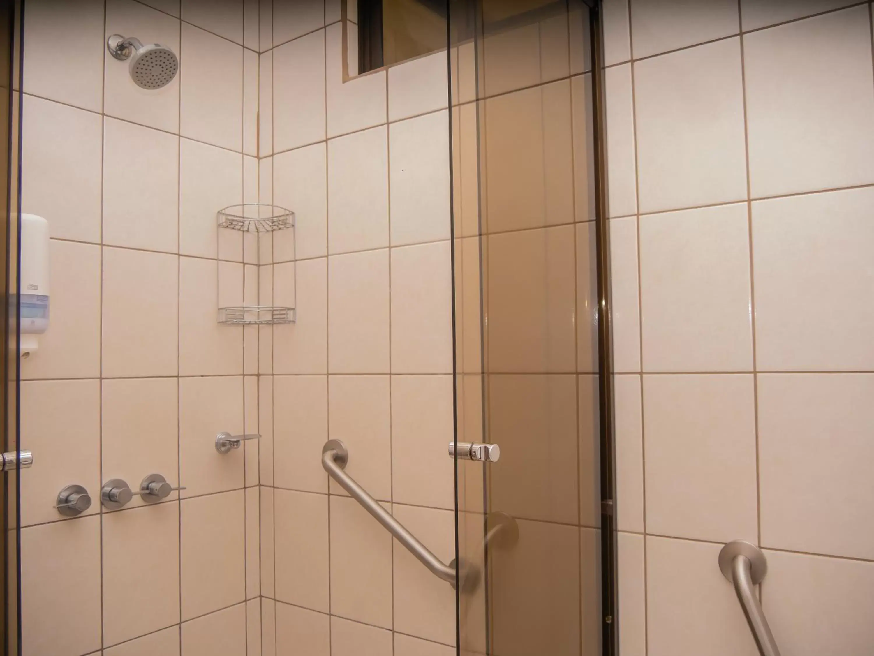 Shower, Bathroom in Hotel Bamboo Aeropuerto