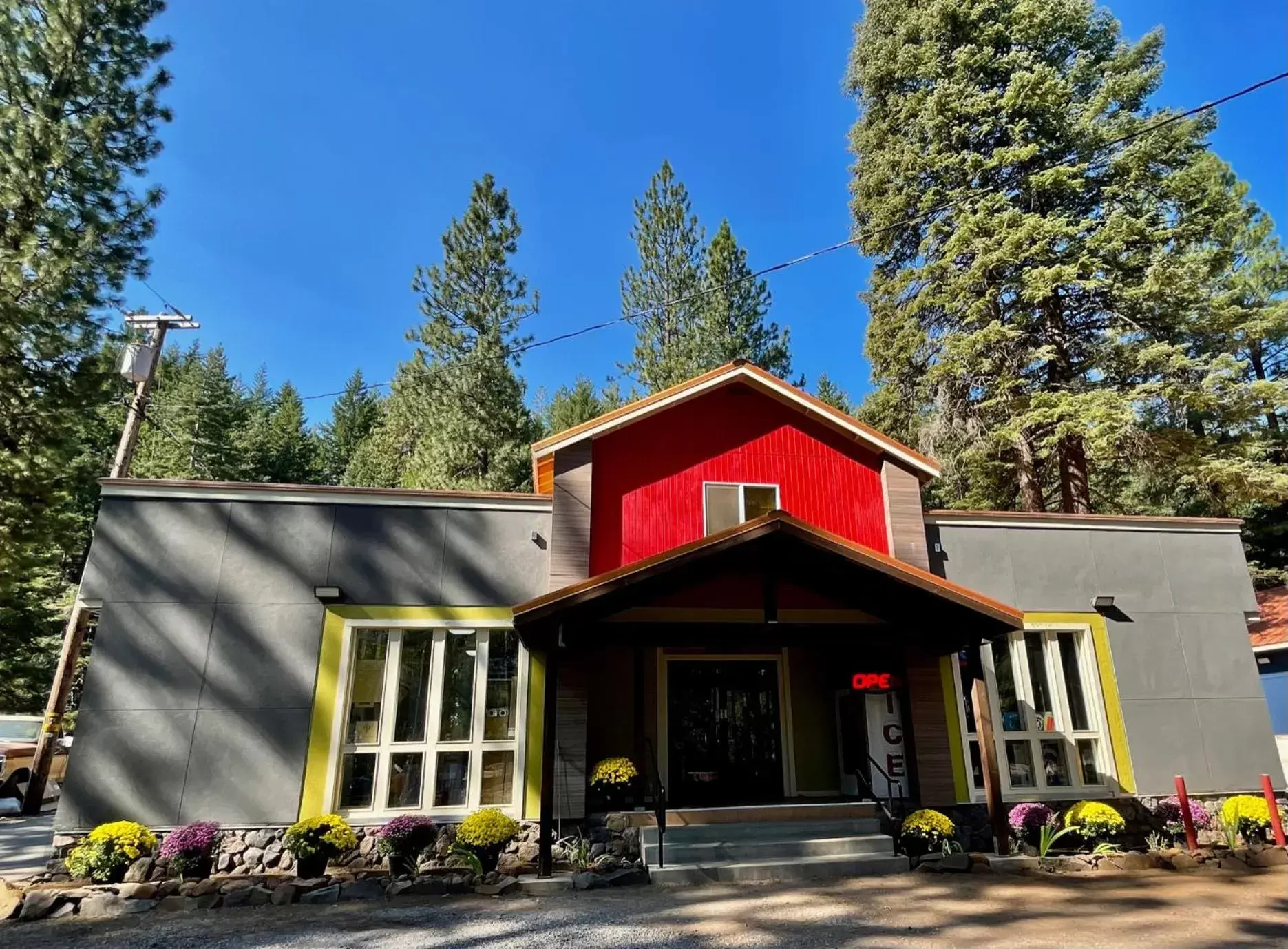 Property Building in Crater Lake Gateway - Hwy 140