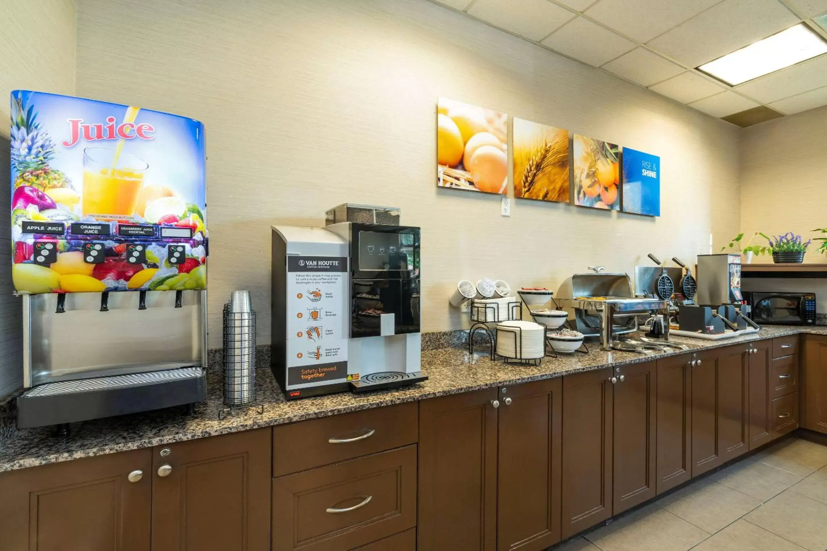 Breakfast in Comfort Inn & Suites Surrey