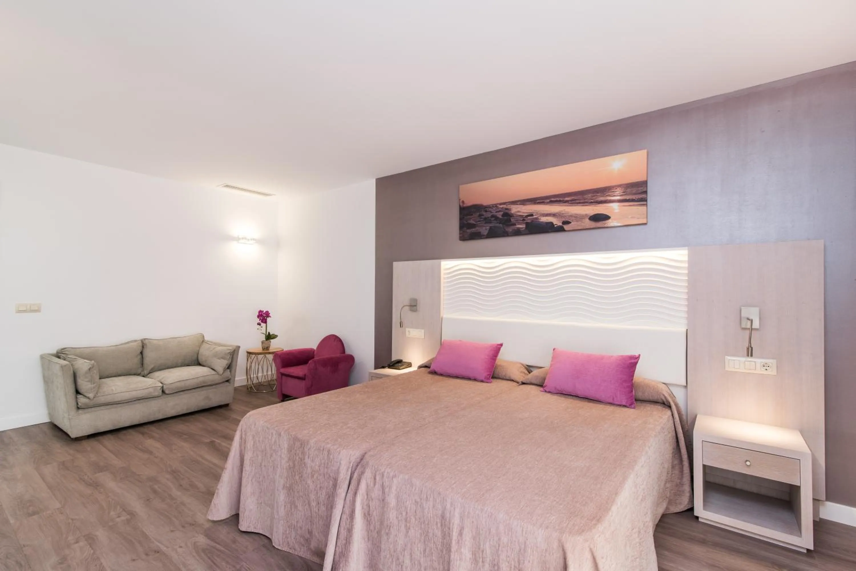 Living room, Bed in Hotel Baviera