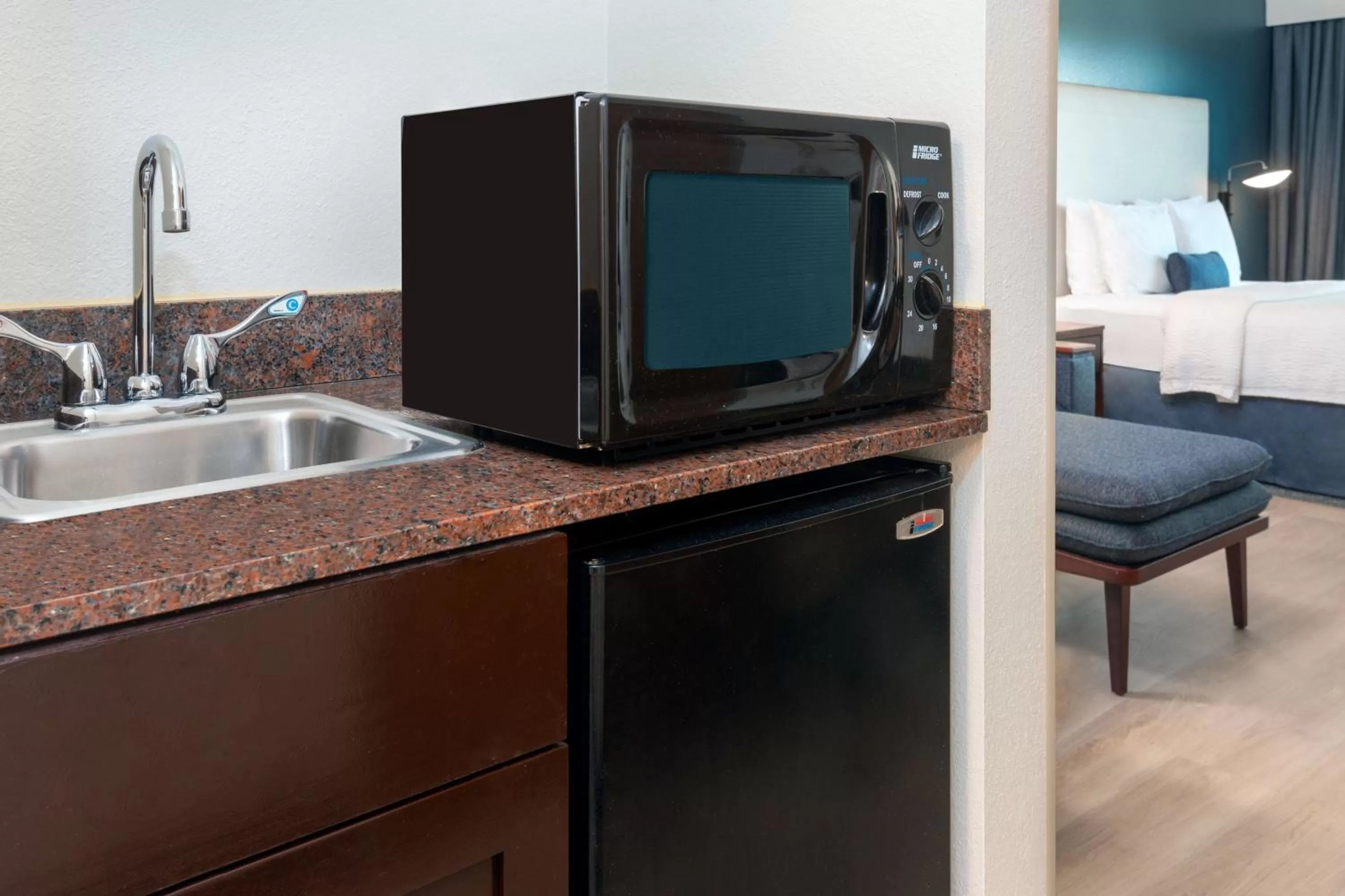 Lounge or bar, Bed in Courtyard by Marriott Sarasota at University Town Center