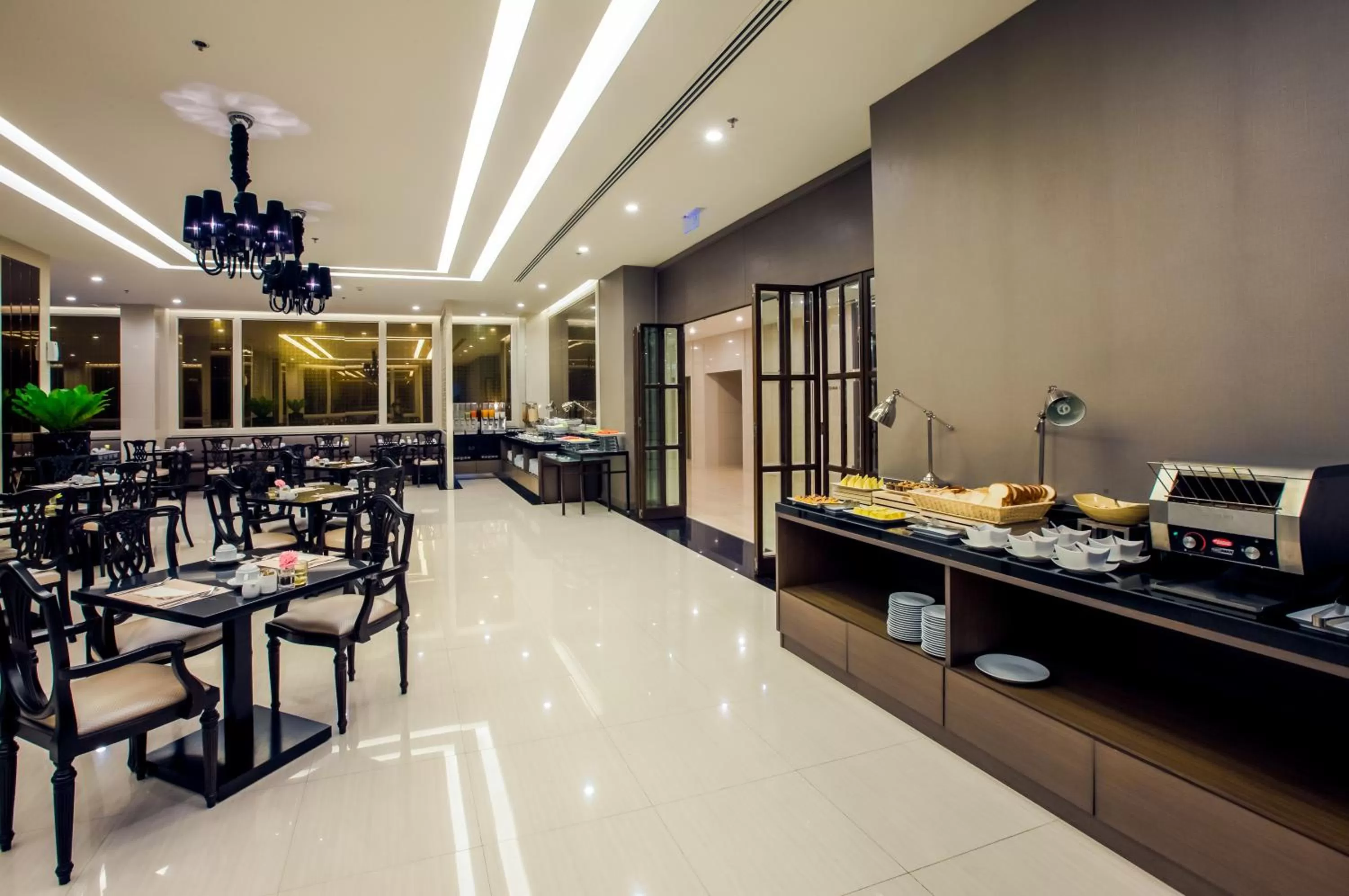 Restaurant/places to eat in Mandarin Hotel Managed by Centre Point