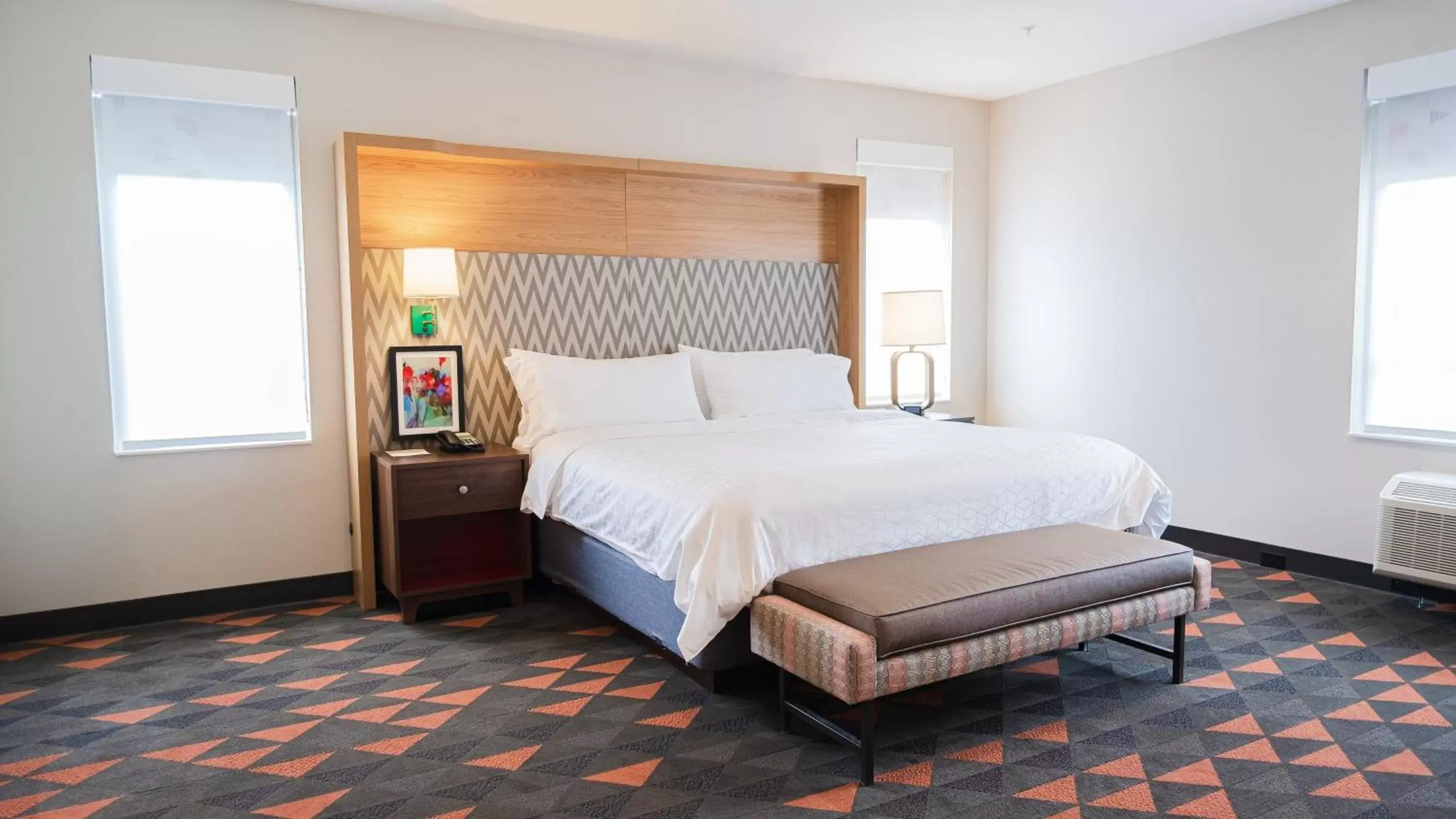 Photo of the whole room, Bed in Holiday Inn & Suites Philadelphia W - Drexel Hill, an IHG Hotel