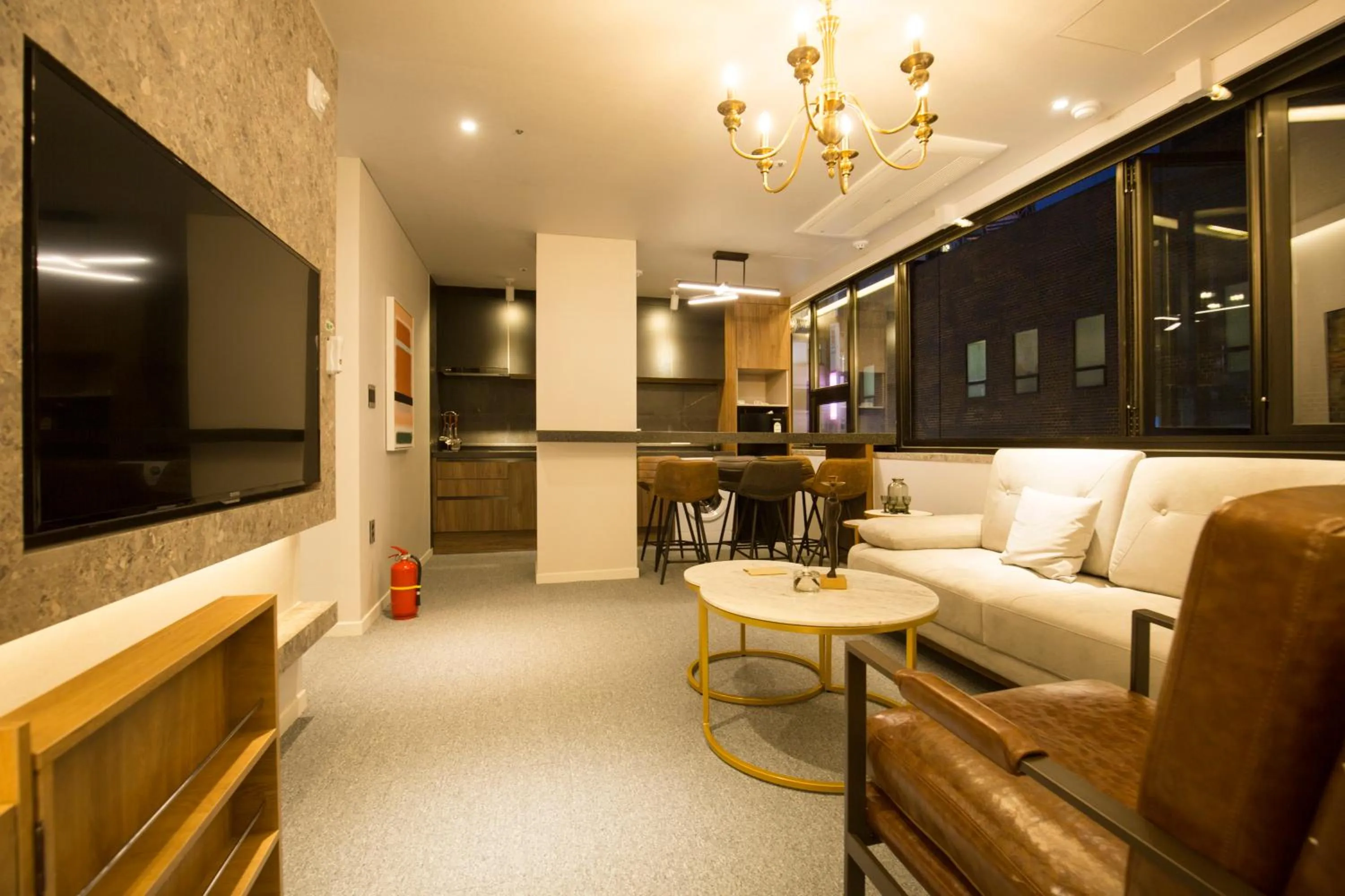Living room, Seating Area in UH Suite The Jongno