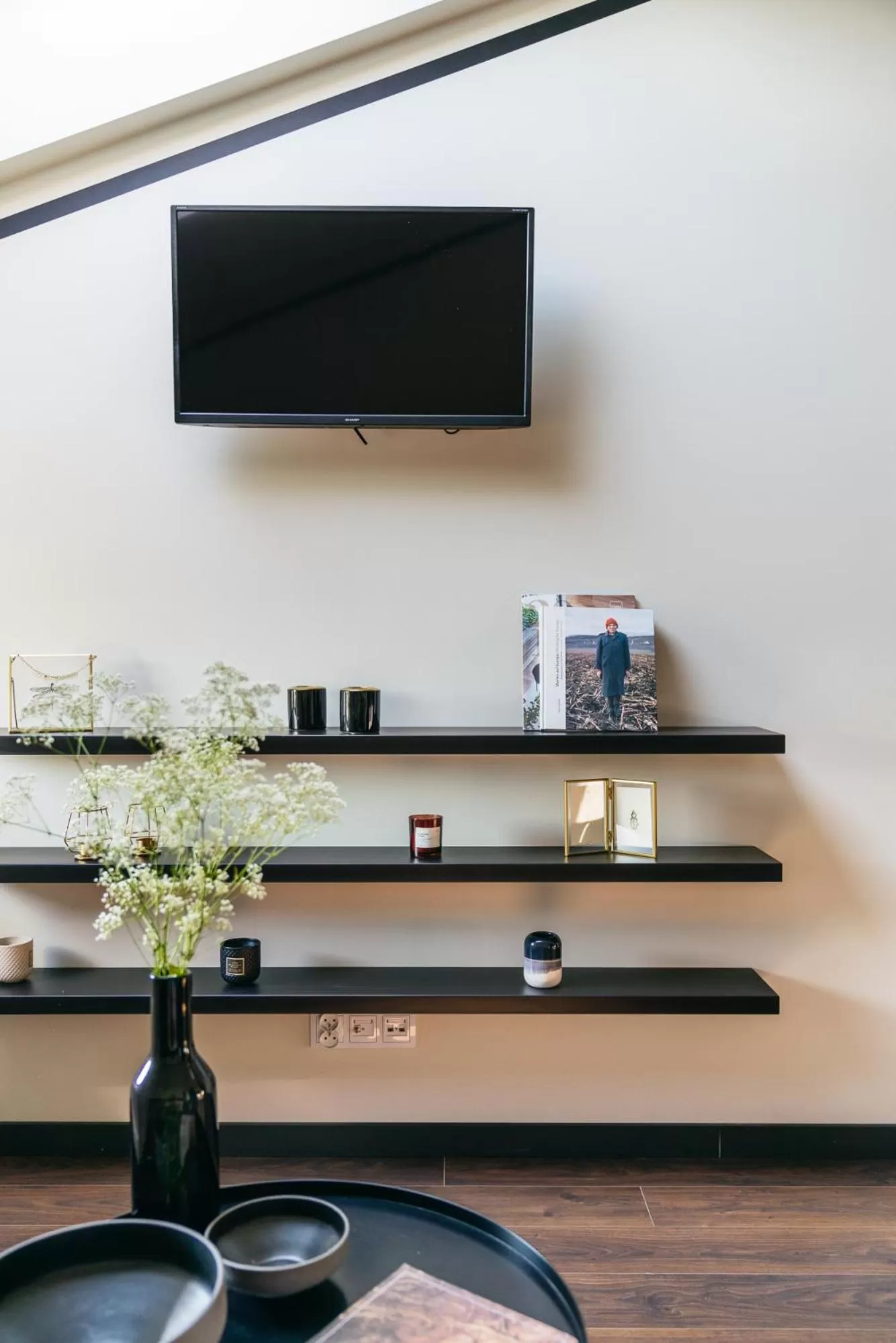 TV and multimedia, TV/Entertainment Center in Estery12 by Loft Affair
