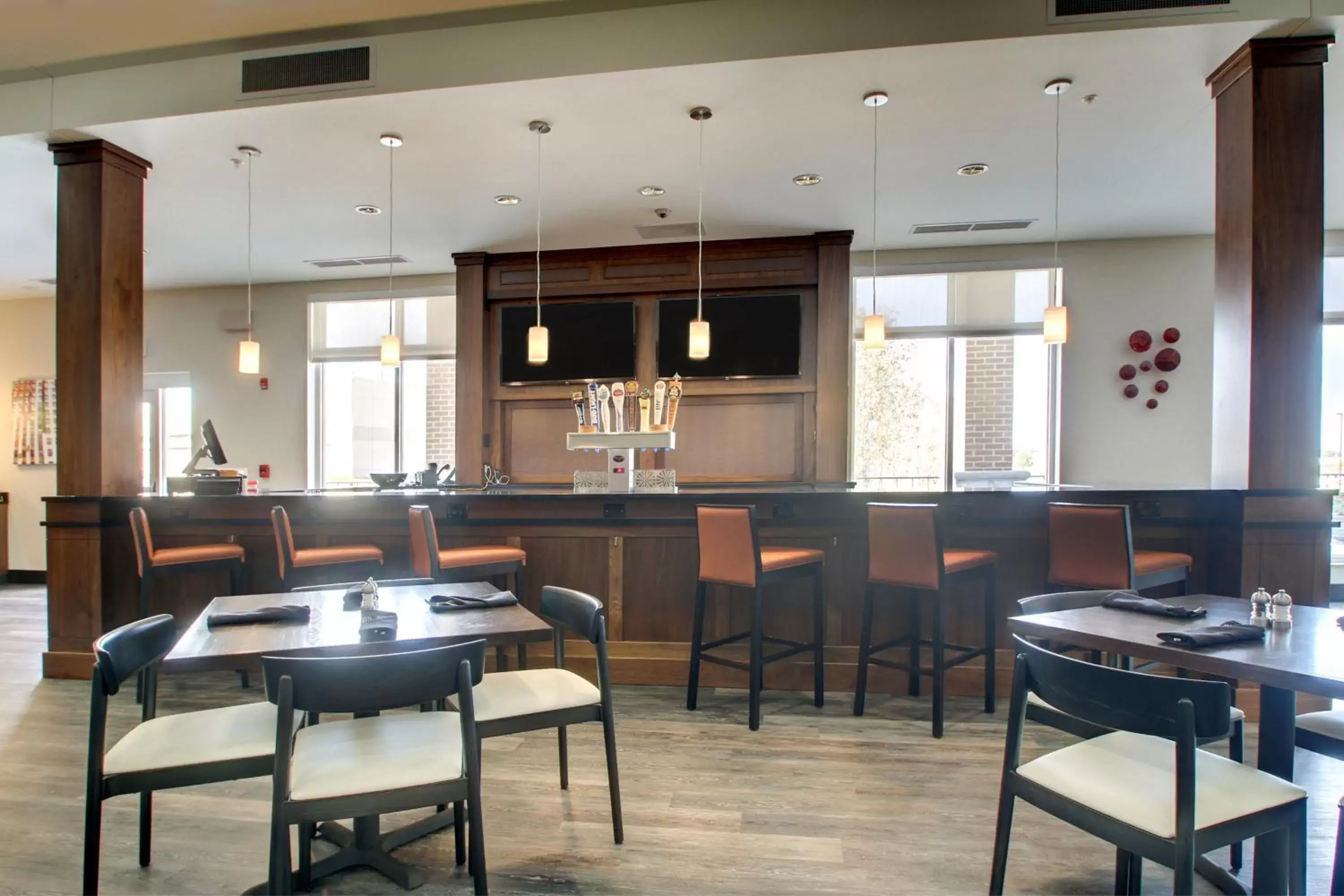 Restaurant/Places to Eat in Holiday Inn & Suites Peoria at Grand Prairie, an IHG Hotel