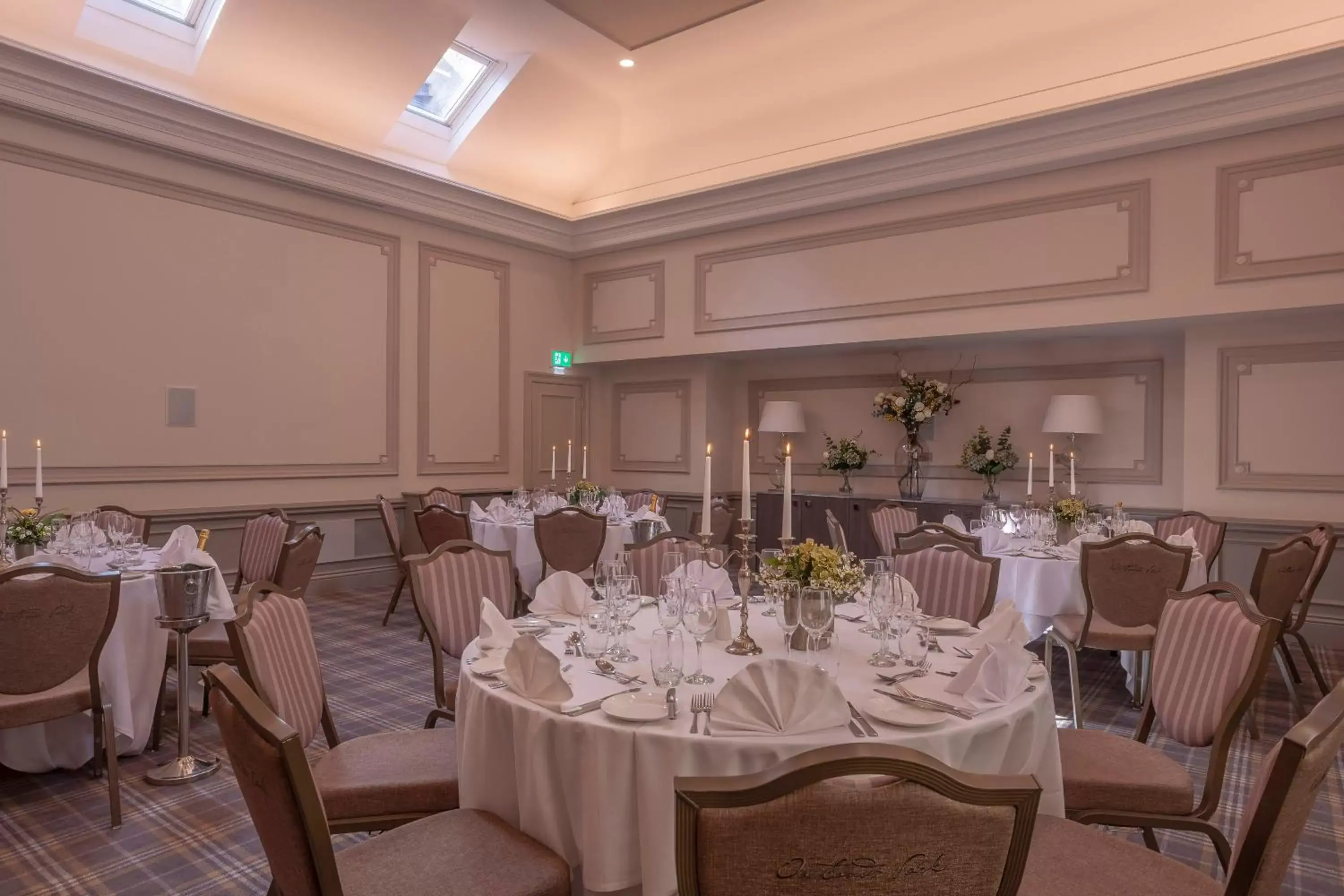Banquet/Function facilities, Restaurant/Places to Eat in Oatlands Park Hotel