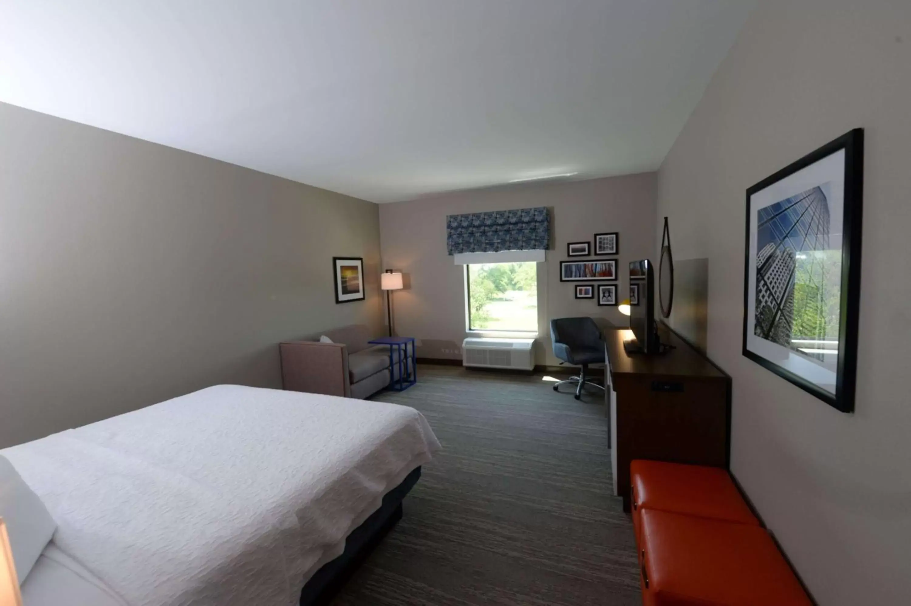 Bedroom in Hampton Inn & Suites Lenoir, NC