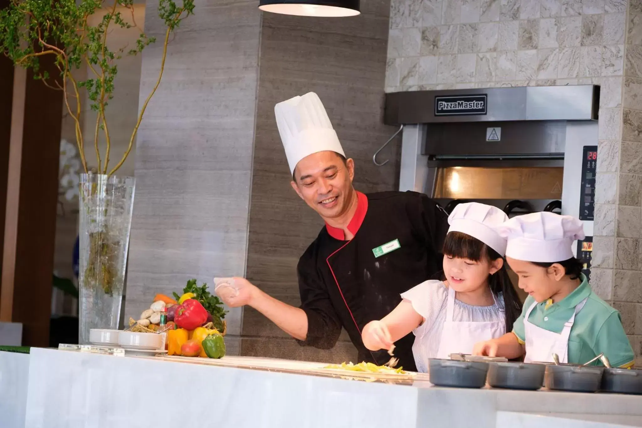 Restaurant/places to eat in Holiday Inn & Suites Jakarta Gajah Mada by IHG Restaurant/places to eat in Holiday Inn & Suites Jakarta Gajah Mada by IHG