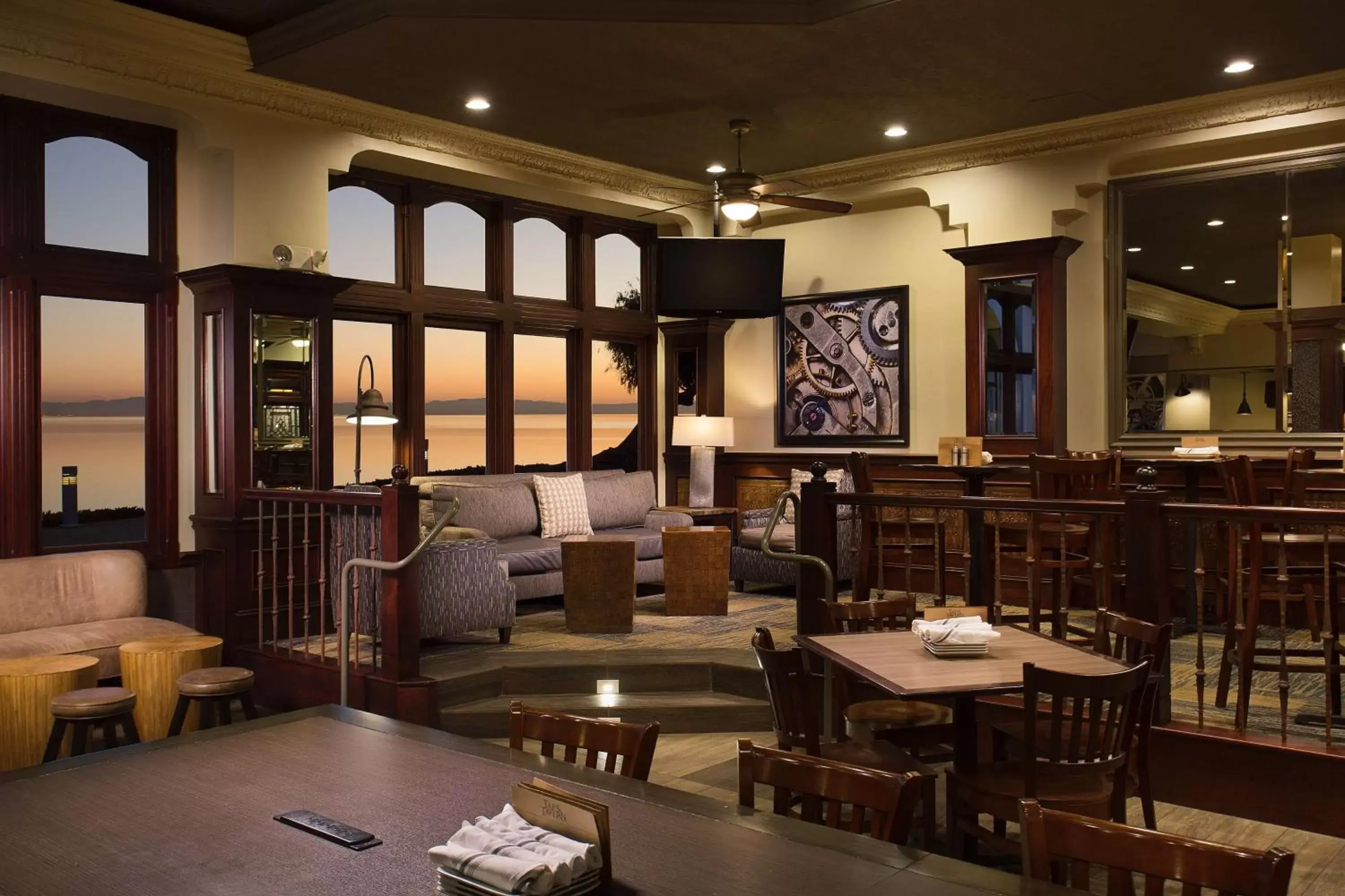 Lounge or bar, Restaurant/Places to Eat in Embassy Suites San Francisco Airport - Waterfront