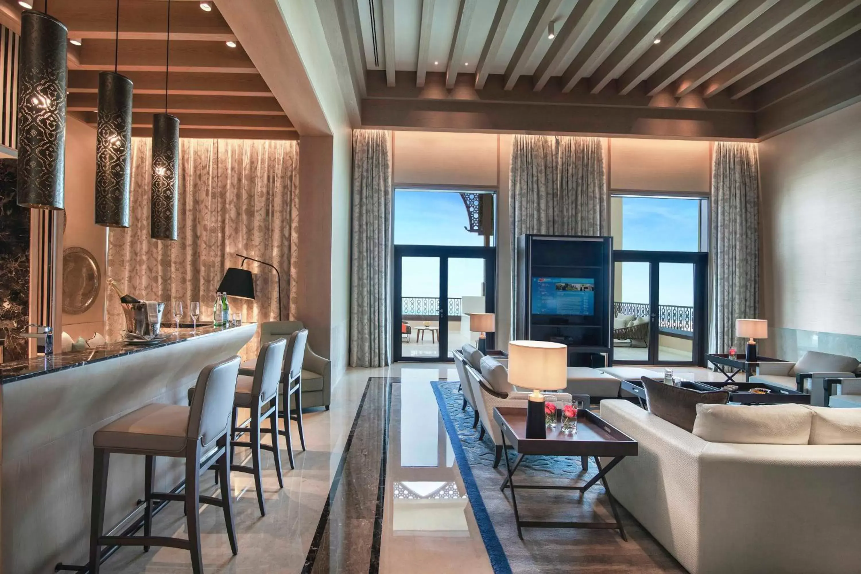 Lounge or bar in Saadiyat Rotana Resort and Villas