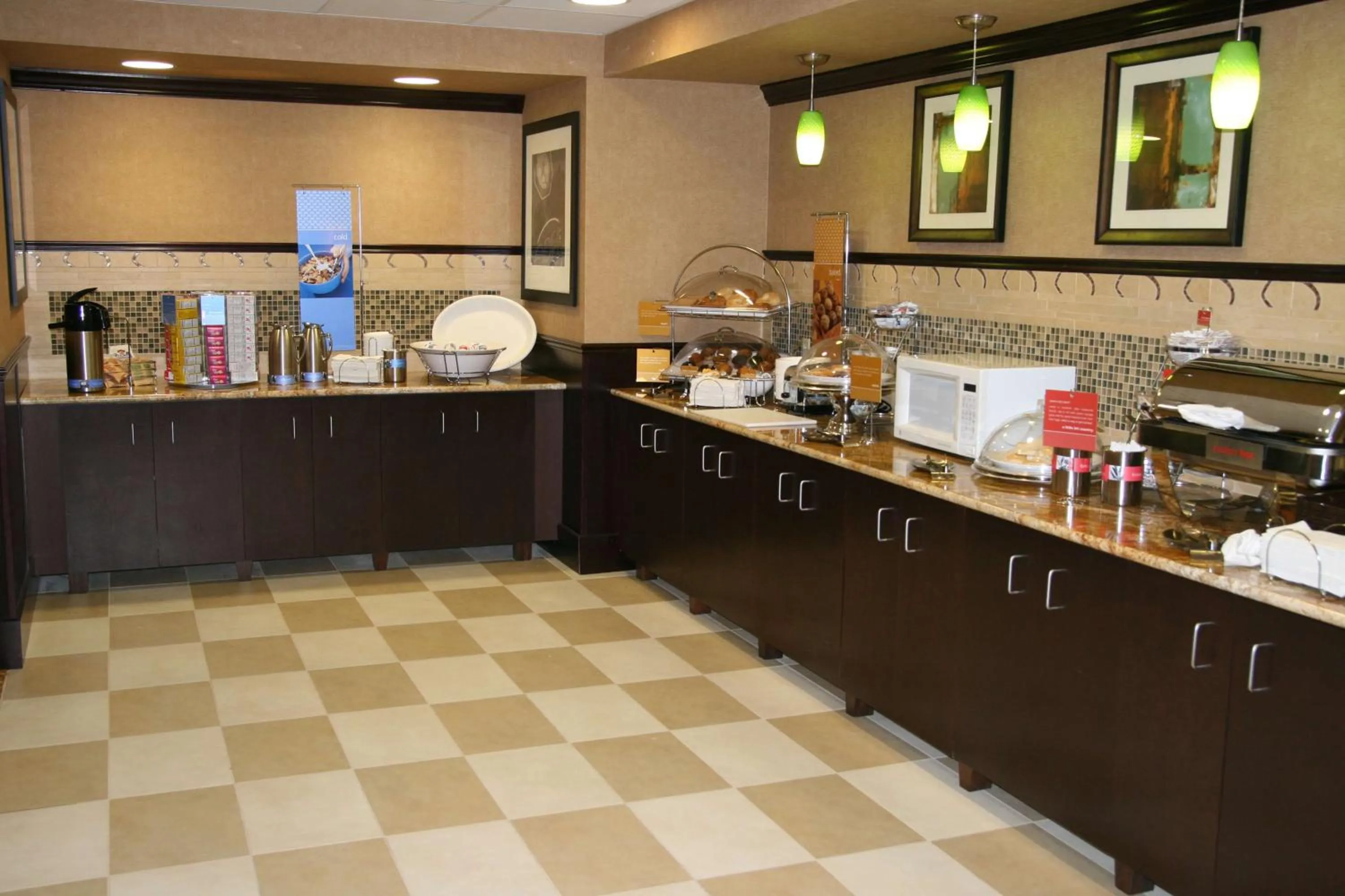 Dining area in Hampton Inn and Suites Austin - Lakeway