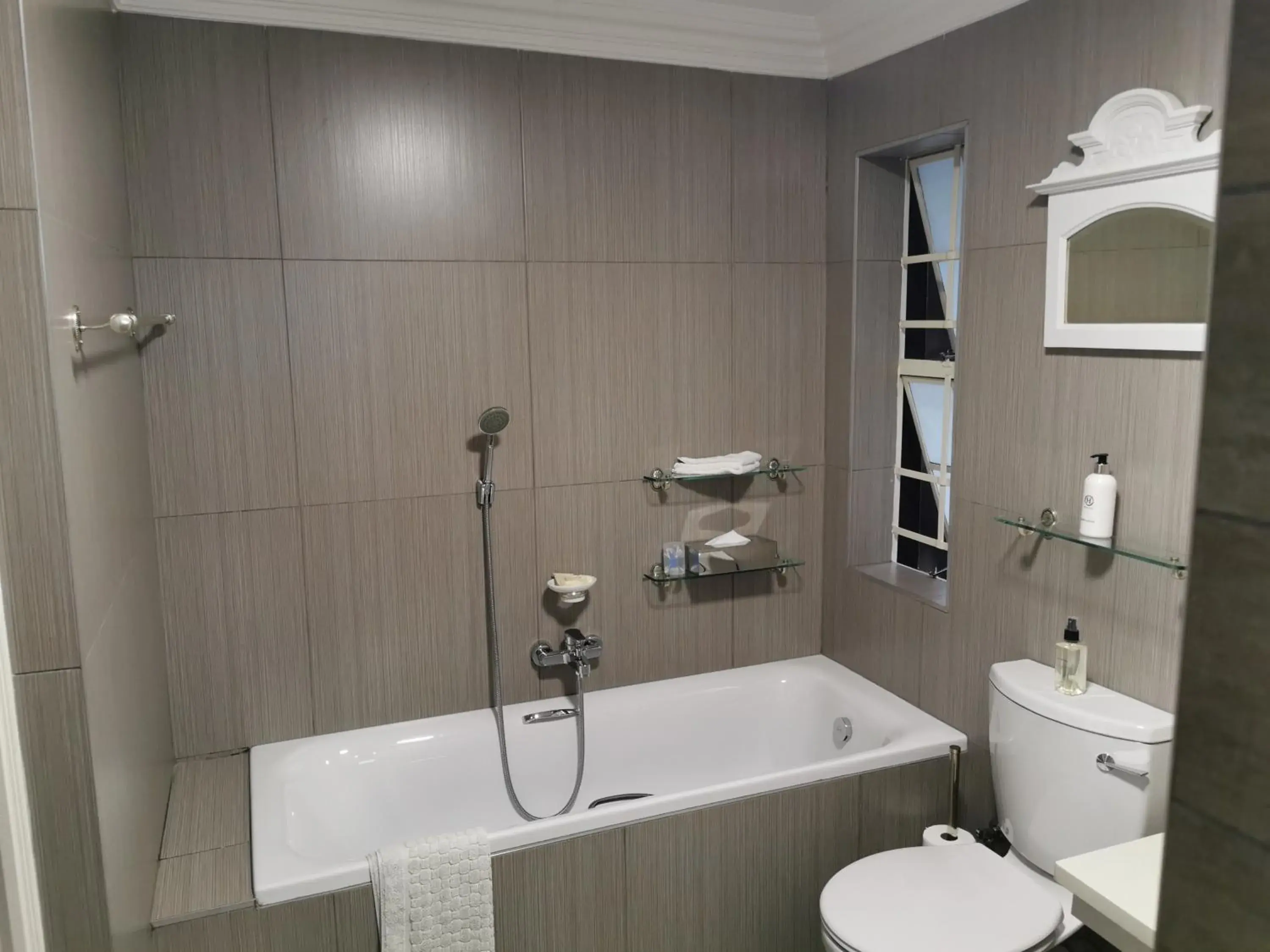 Bath, Bathroom in At 98 on Lynburn Guest House