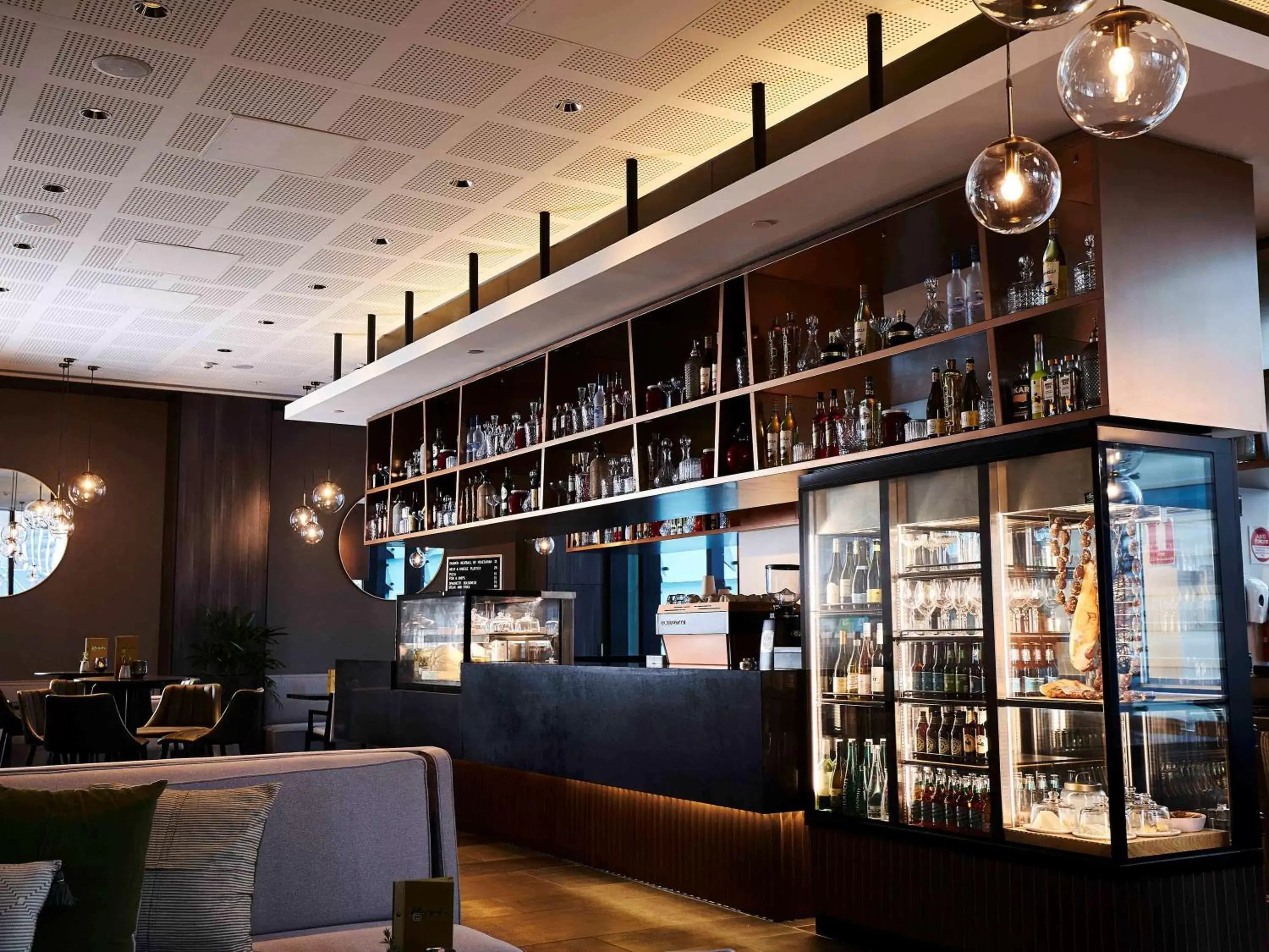 Restaurant/places to eat, Lounge/Bar in Novotel Melbourne Central