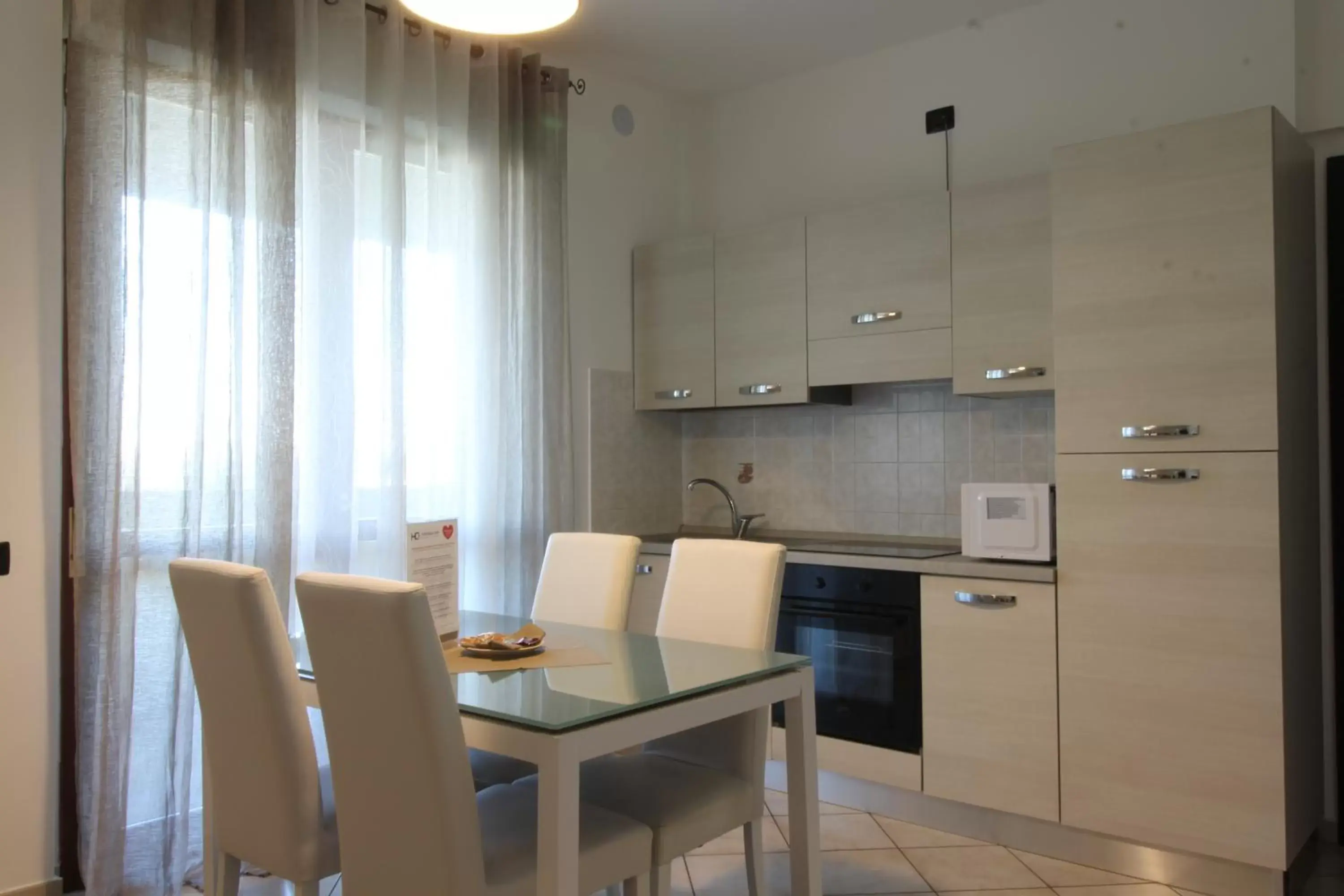 Kitchen or kitchenette, Dining Area in HQ Aparthotel Milano Inn - Smart Suites