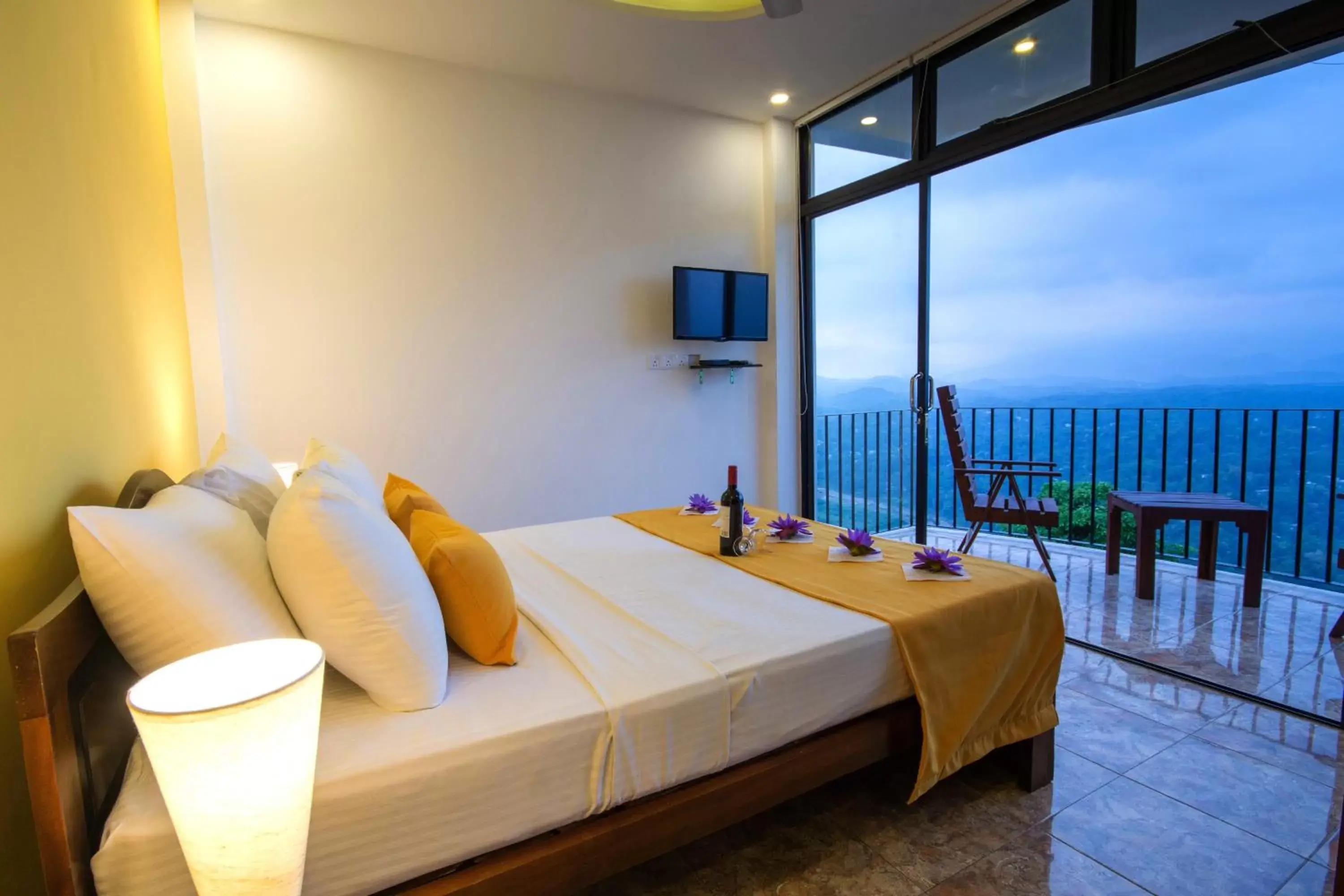 Bed in Ceyloni Panorama Resort