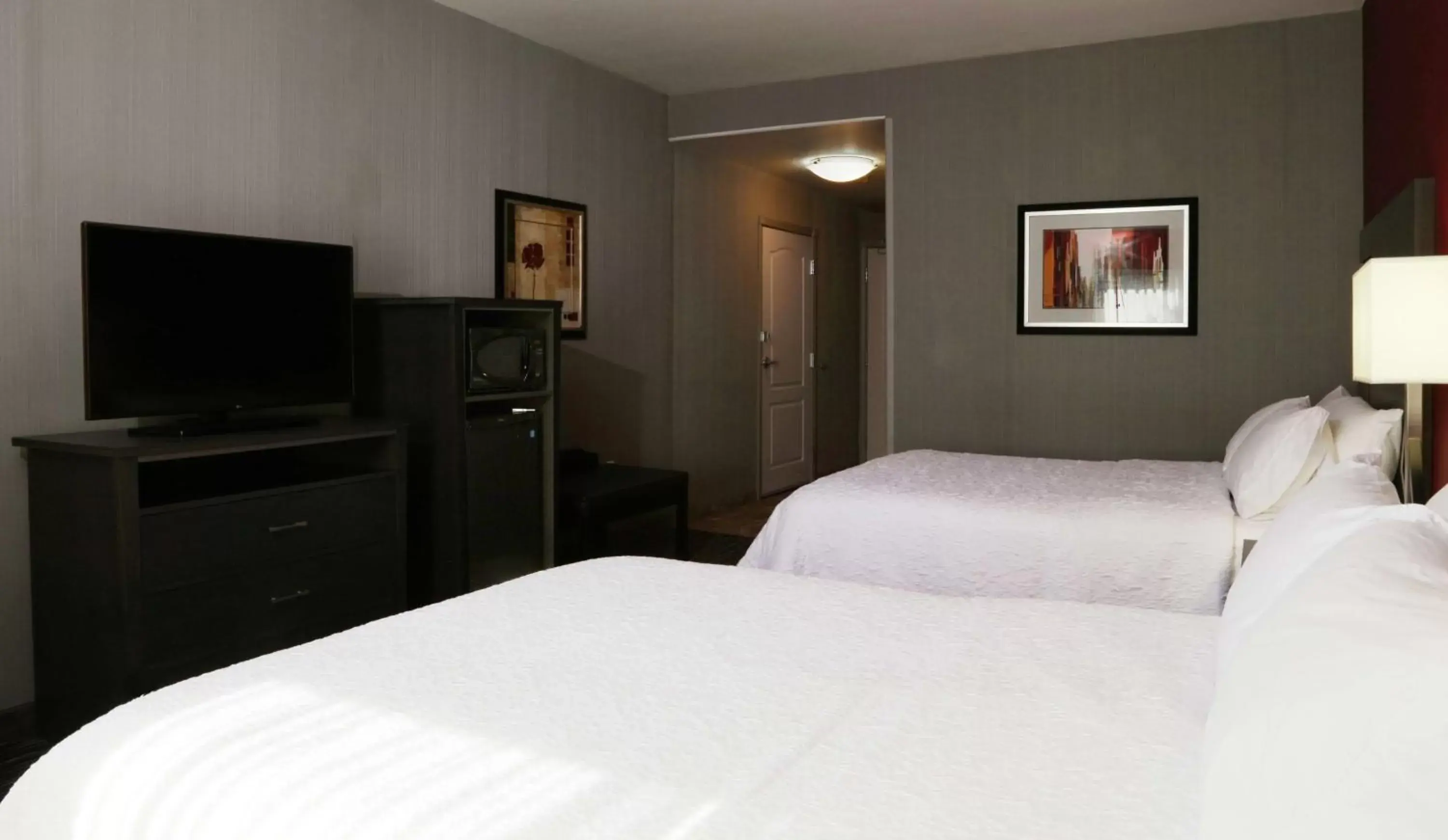 Bedroom, Bed in Hampton Inn & Suites Temecula
