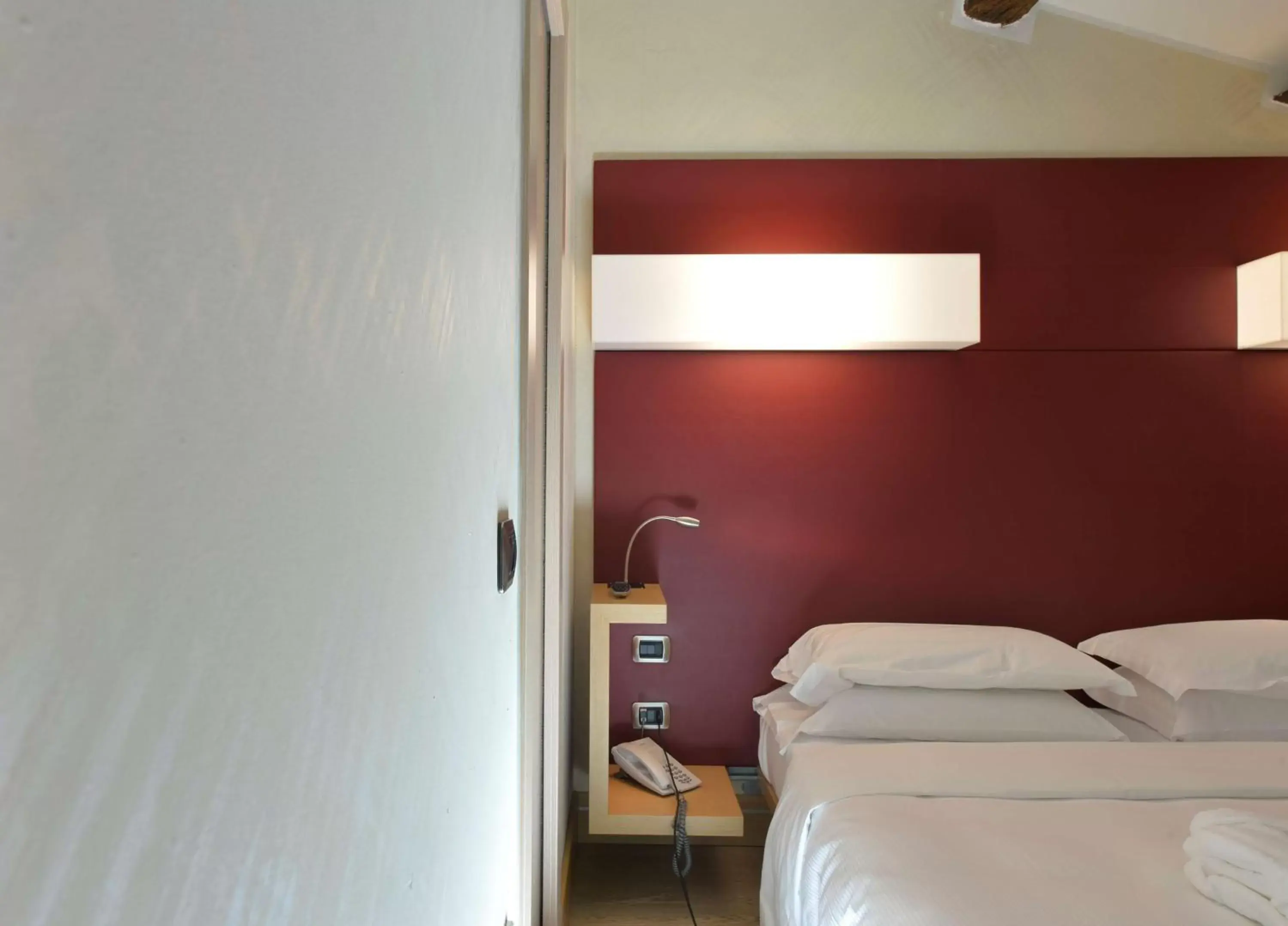 Shower, Bed in Best Western Hotel Armando