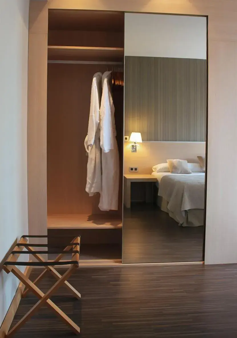 Bedroom in Hotel Asturias