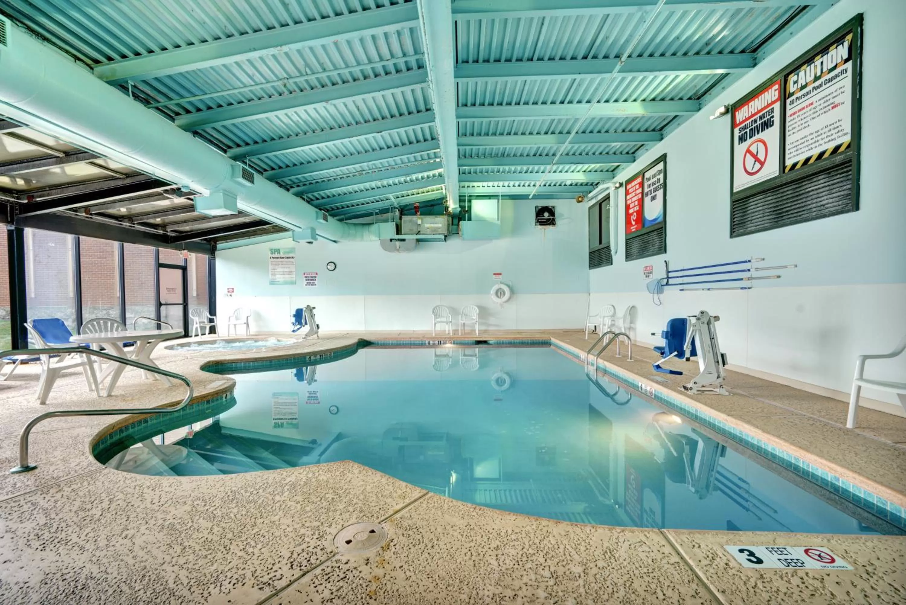 Pool view in Quality Hotel & Suites At The Falls