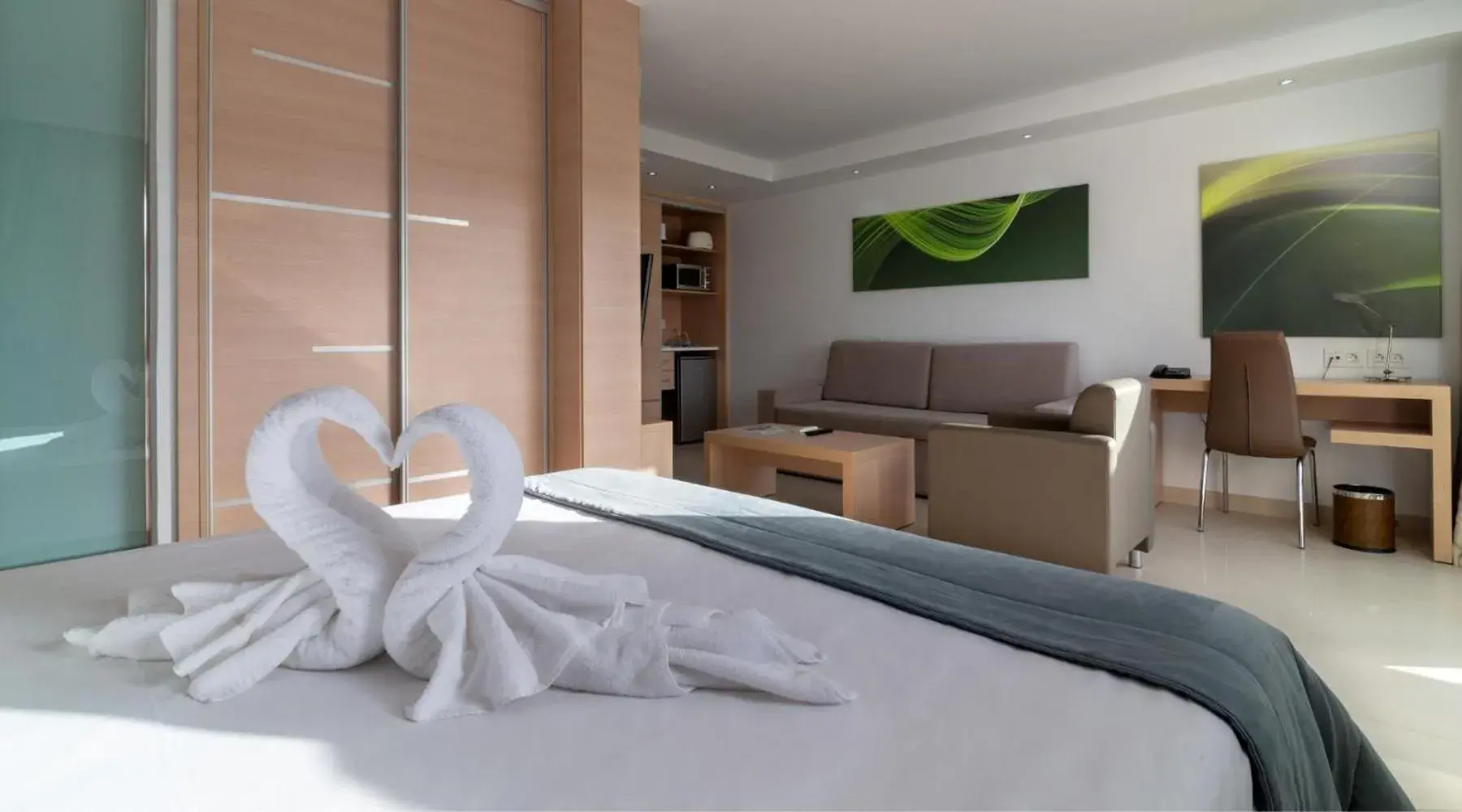 Bedroom, Bed in Marina Elite