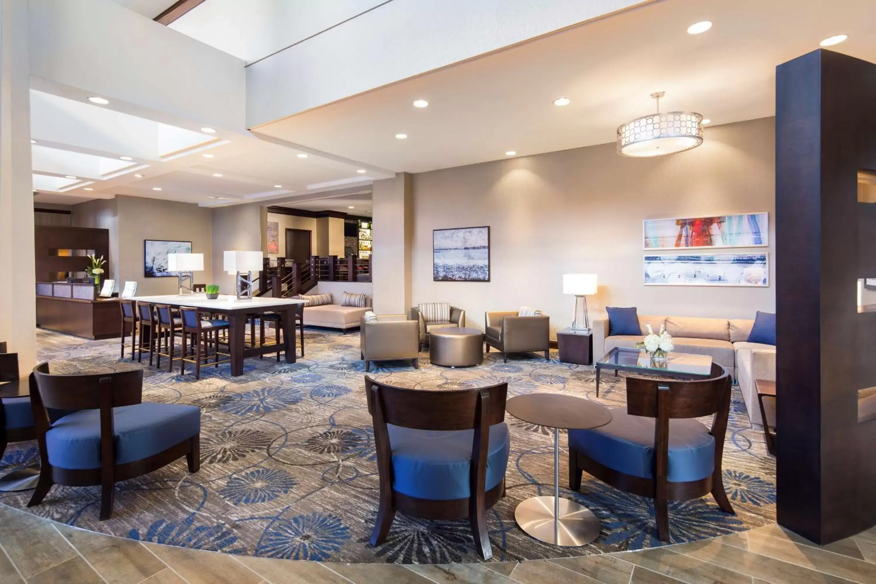 Lobby or reception, Restaurant/Places to Eat in DoubleTree by Hilton Jacksonville Riverfront, FL