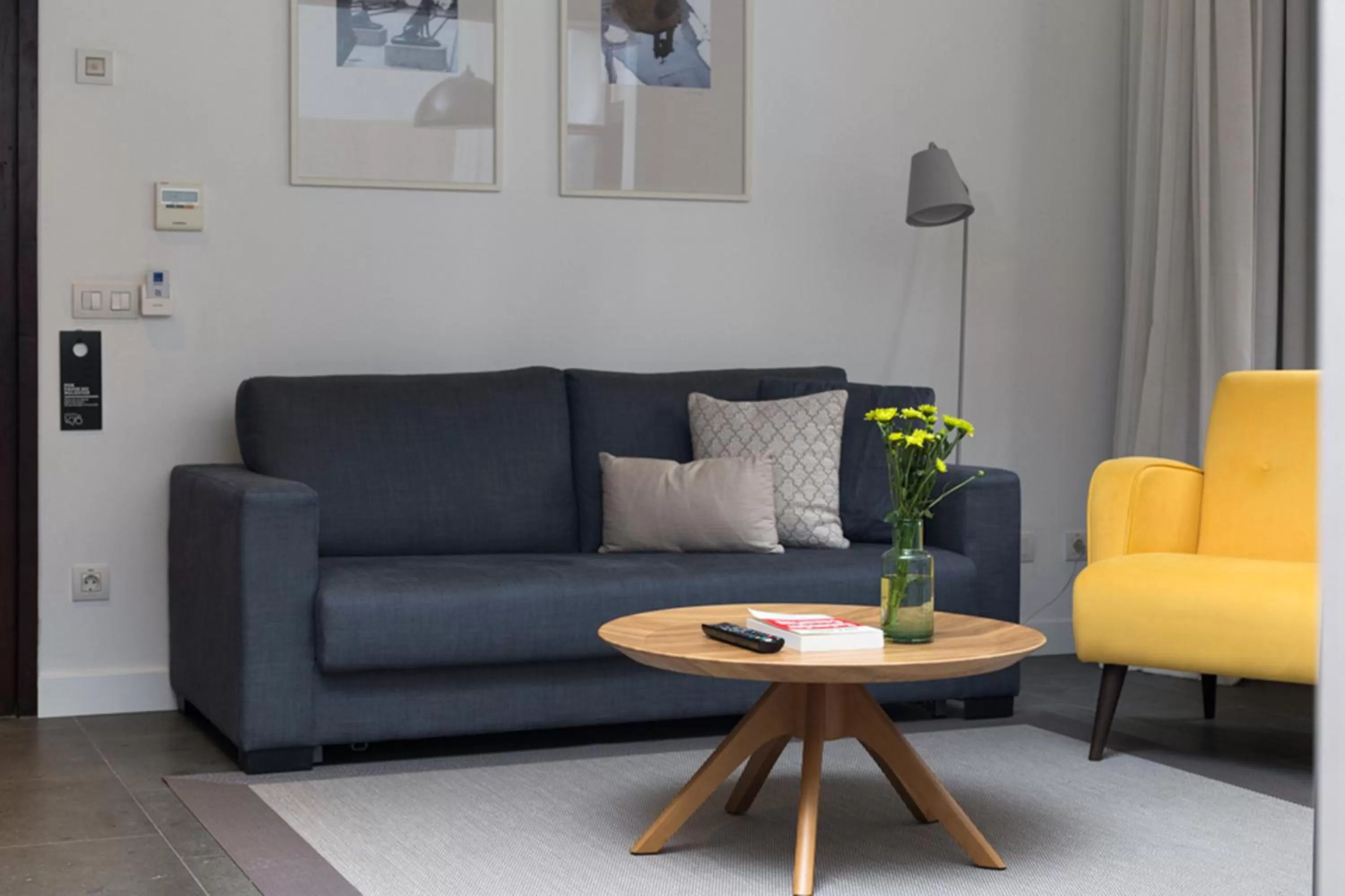 Living room in Suites 1478