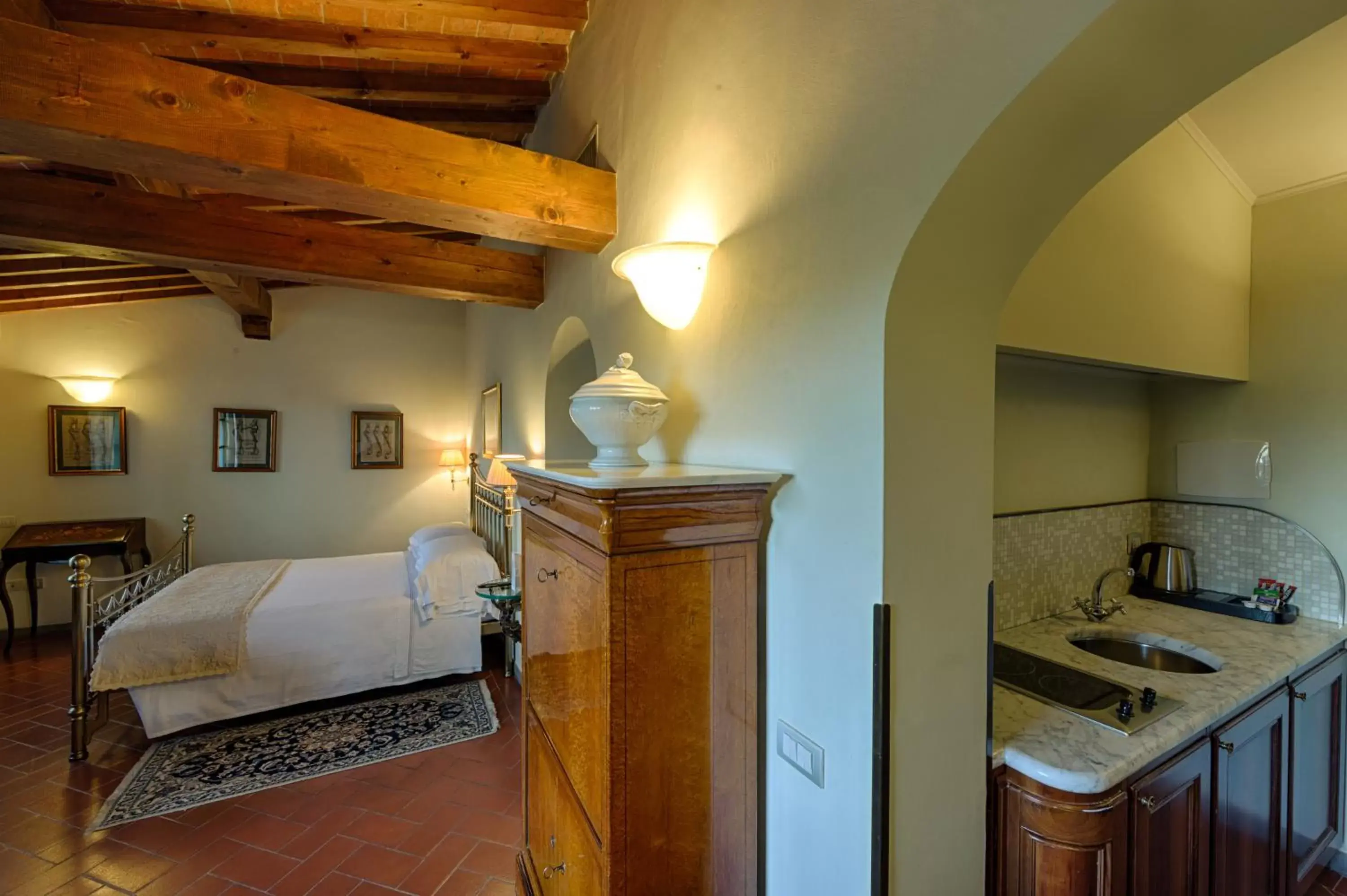 Photo of the whole room, Kitchen/Kitchenette in Villa Olmi Firenze