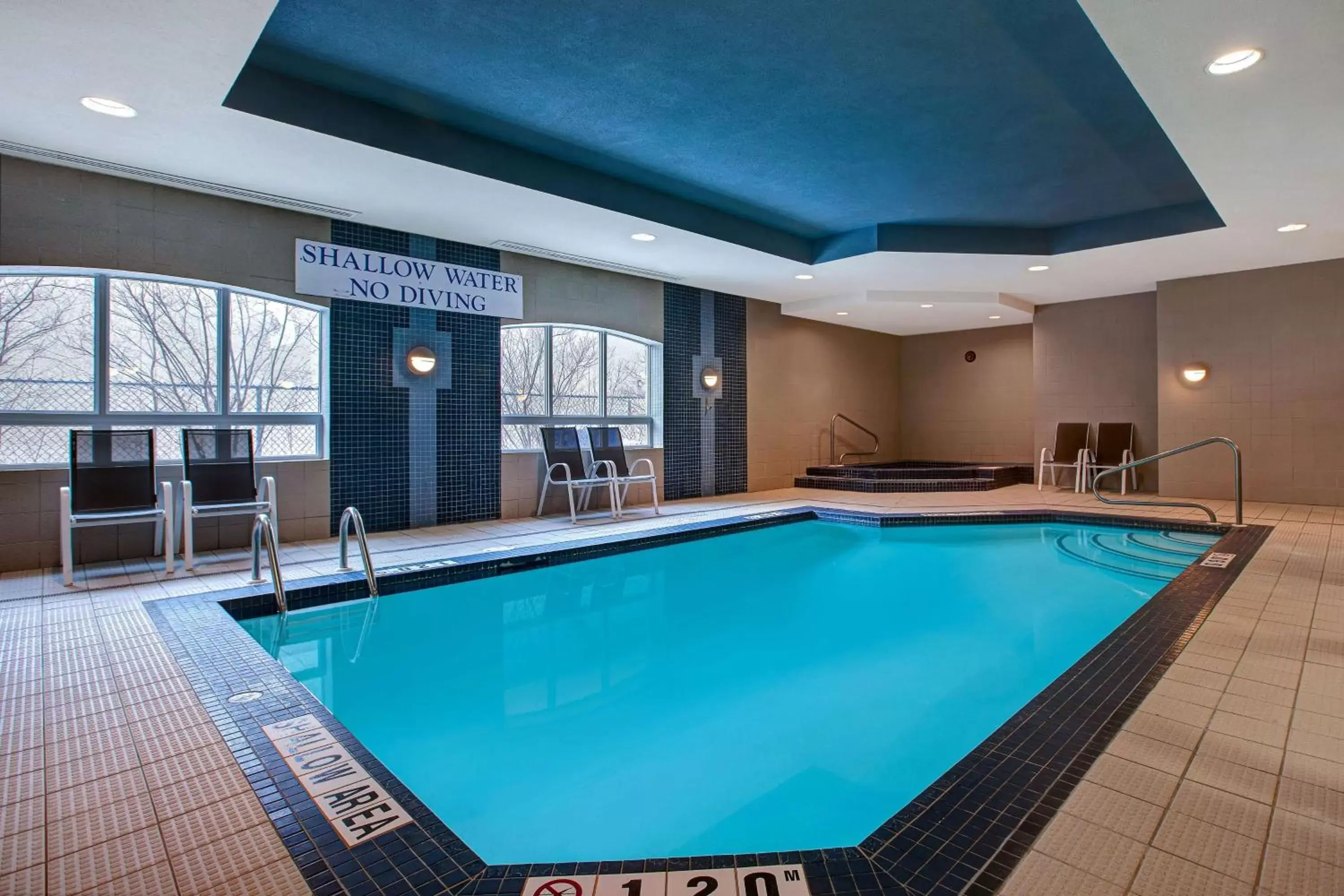 Pool view, Swimming Pool in Days Inn & Suites by Wyndham Collingwood