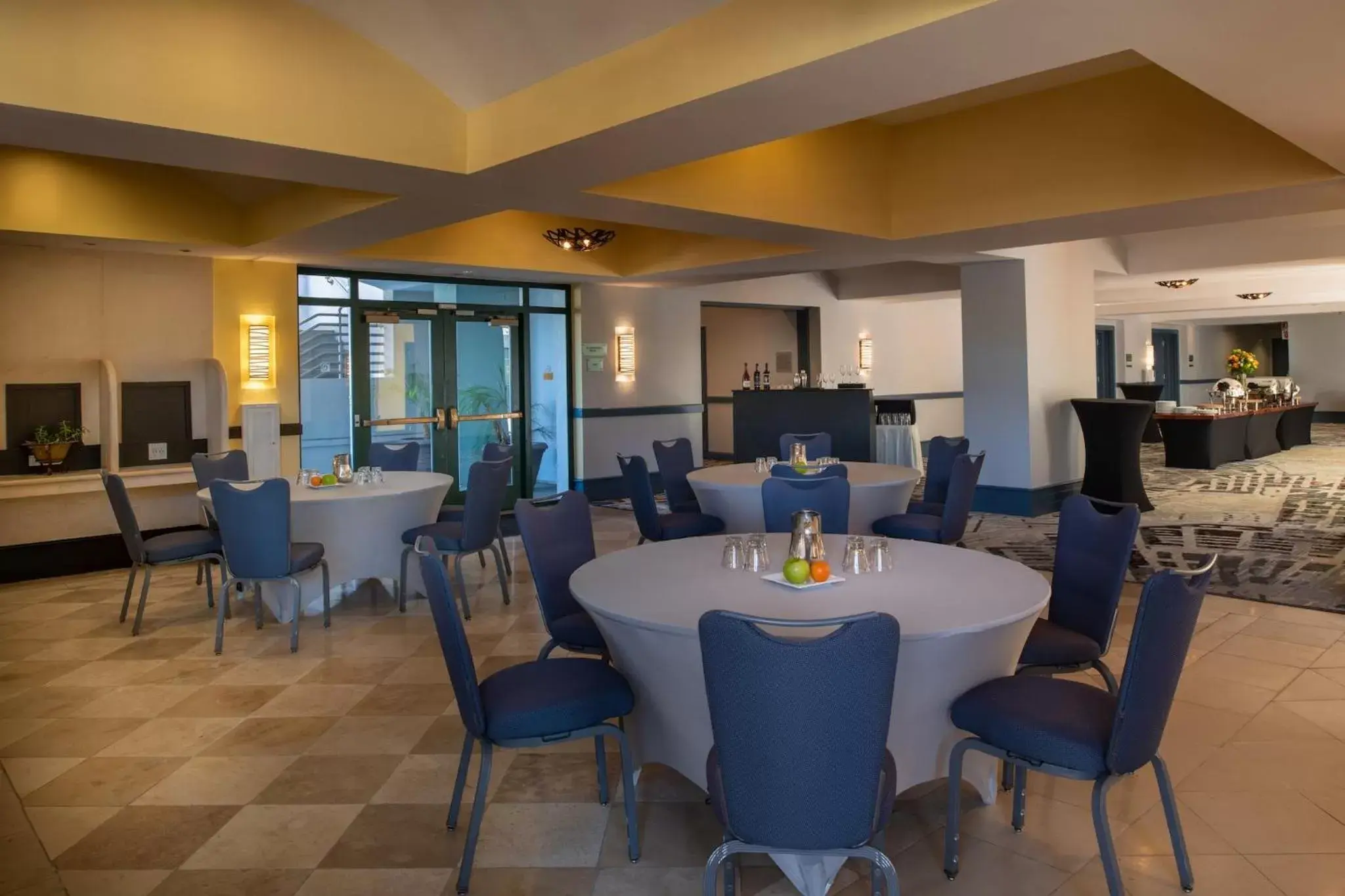 Meeting/conference room, Restaurant/Places to Eat in Crowne Plaza Cabana Hotel, an IHG Hotel