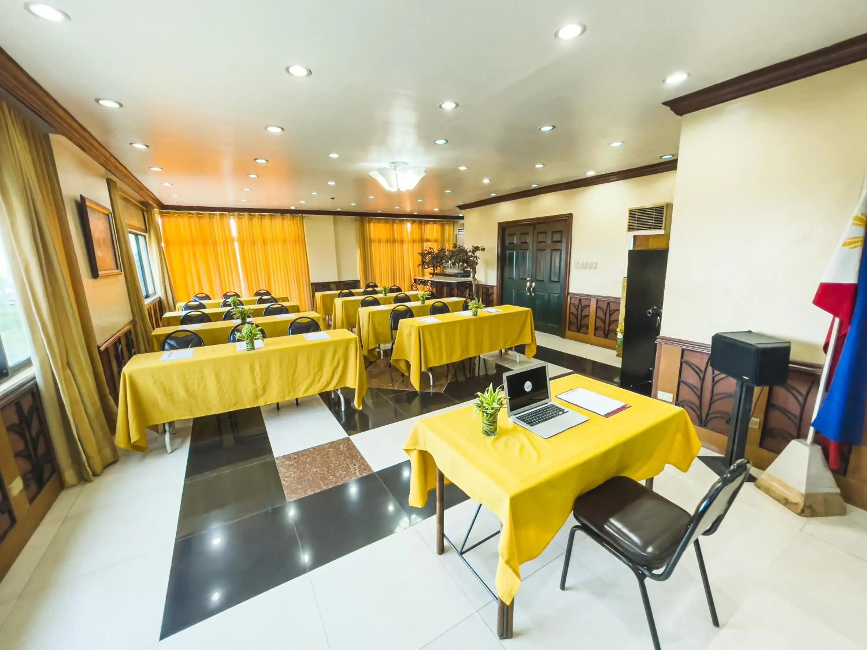 Meeting/conference room, Restaurant/Places to Eat in Miramar Hotel