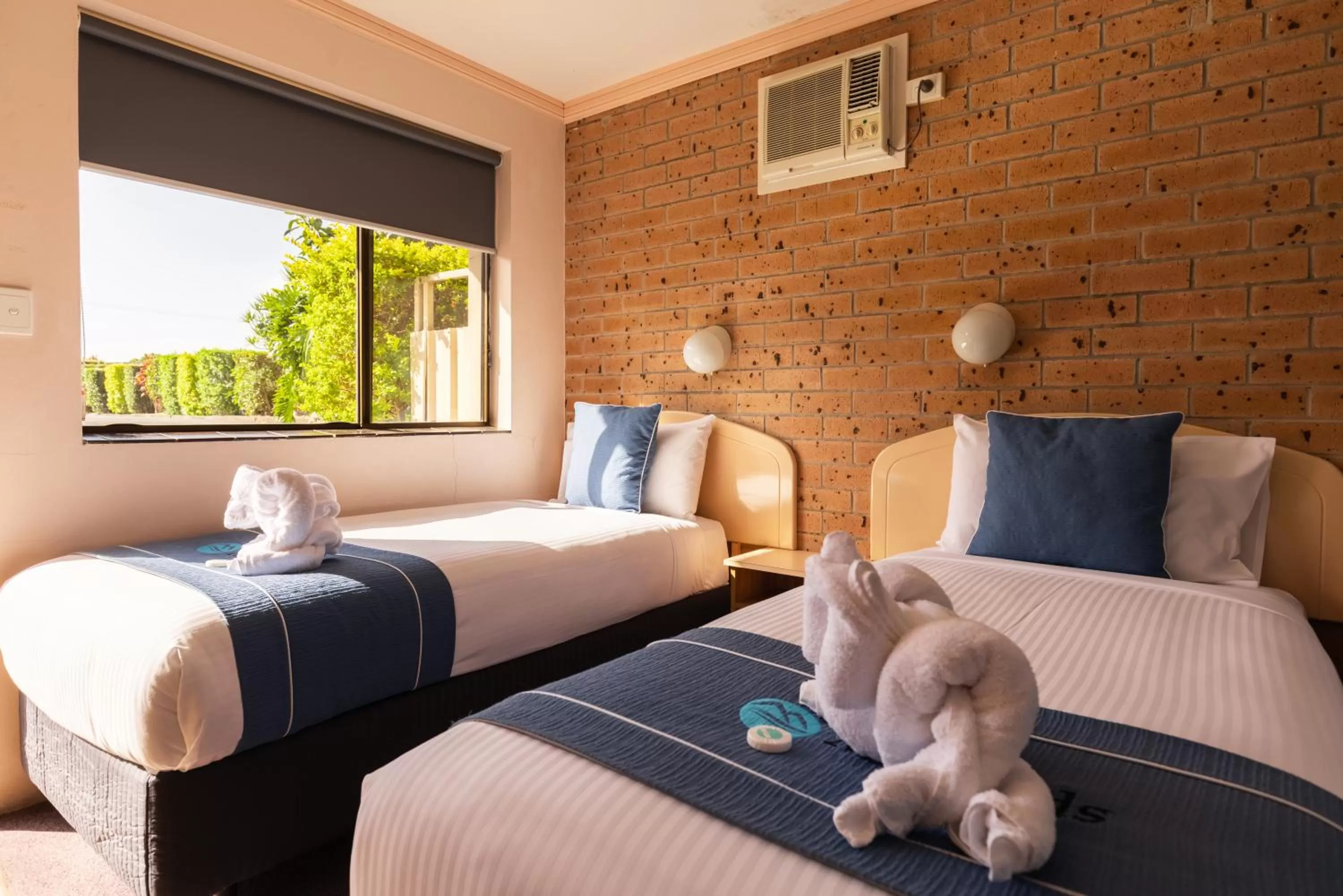 Bedroom, Bed in Midlands Motel