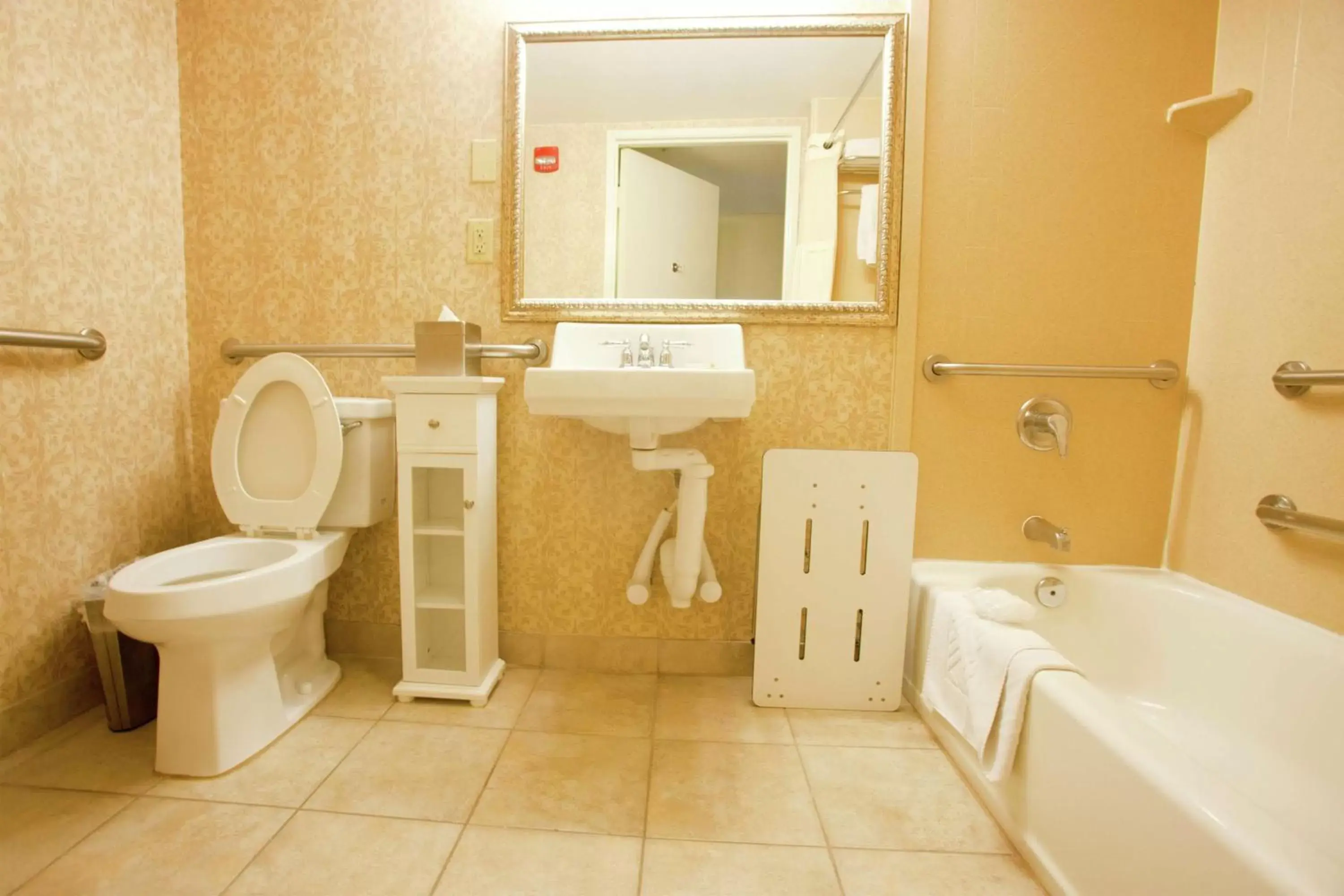 Bathroom in DoubleTree by Hilton Midland Plaza