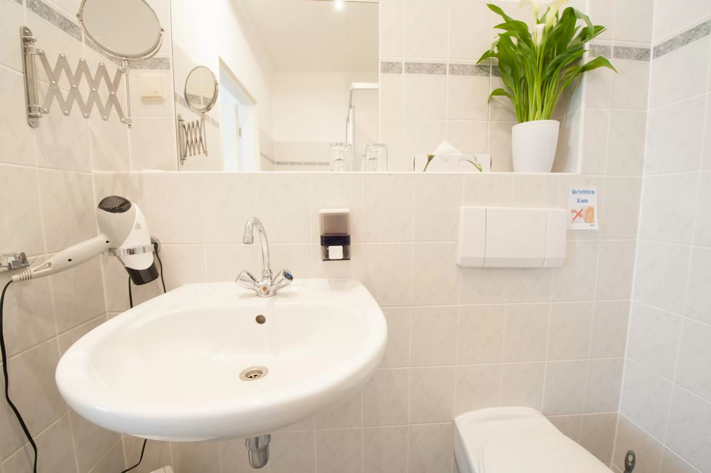 Bathroom in Hotel Forsthaus Sellin