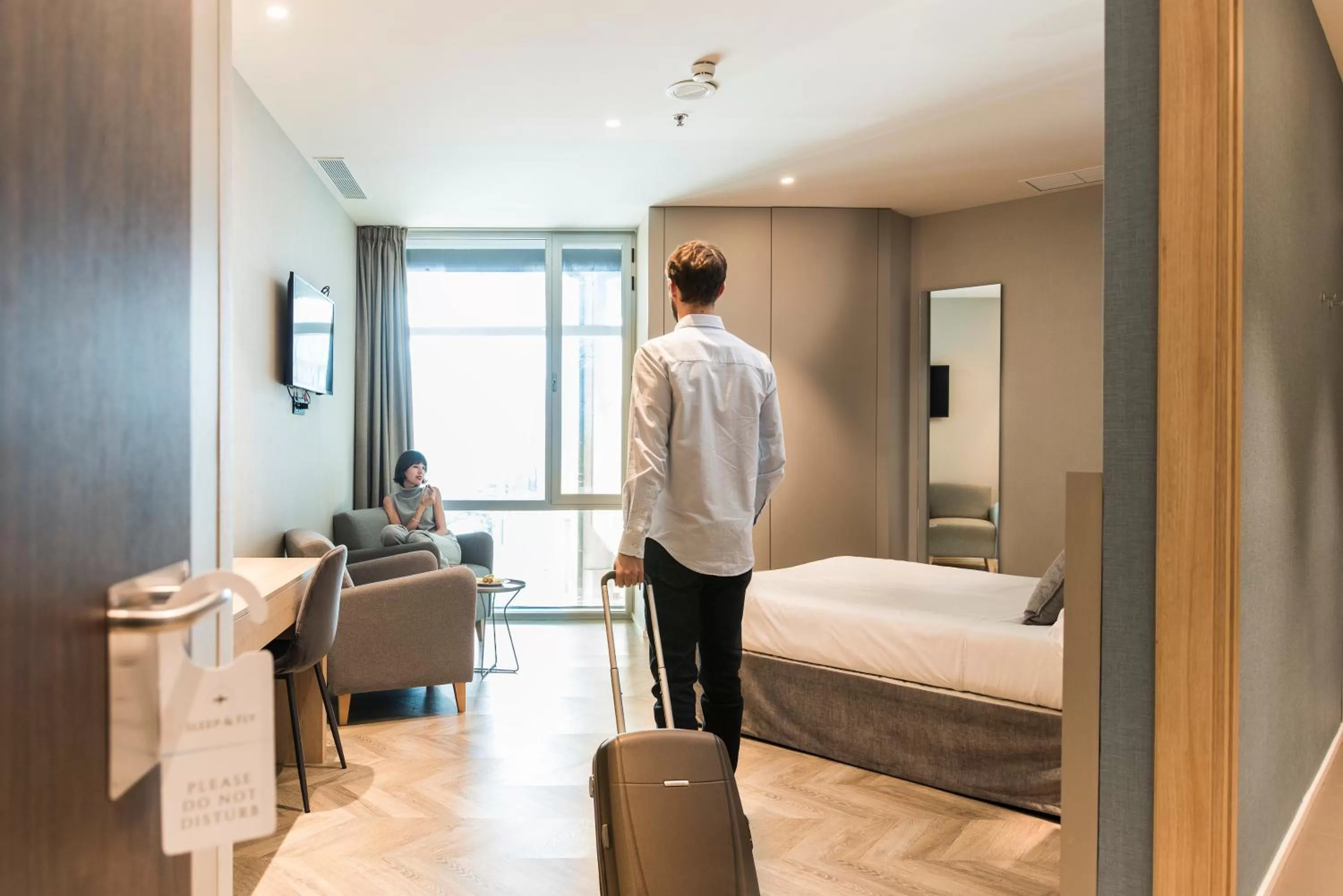 Photo of the whole room, Bed in Sleep&Fly