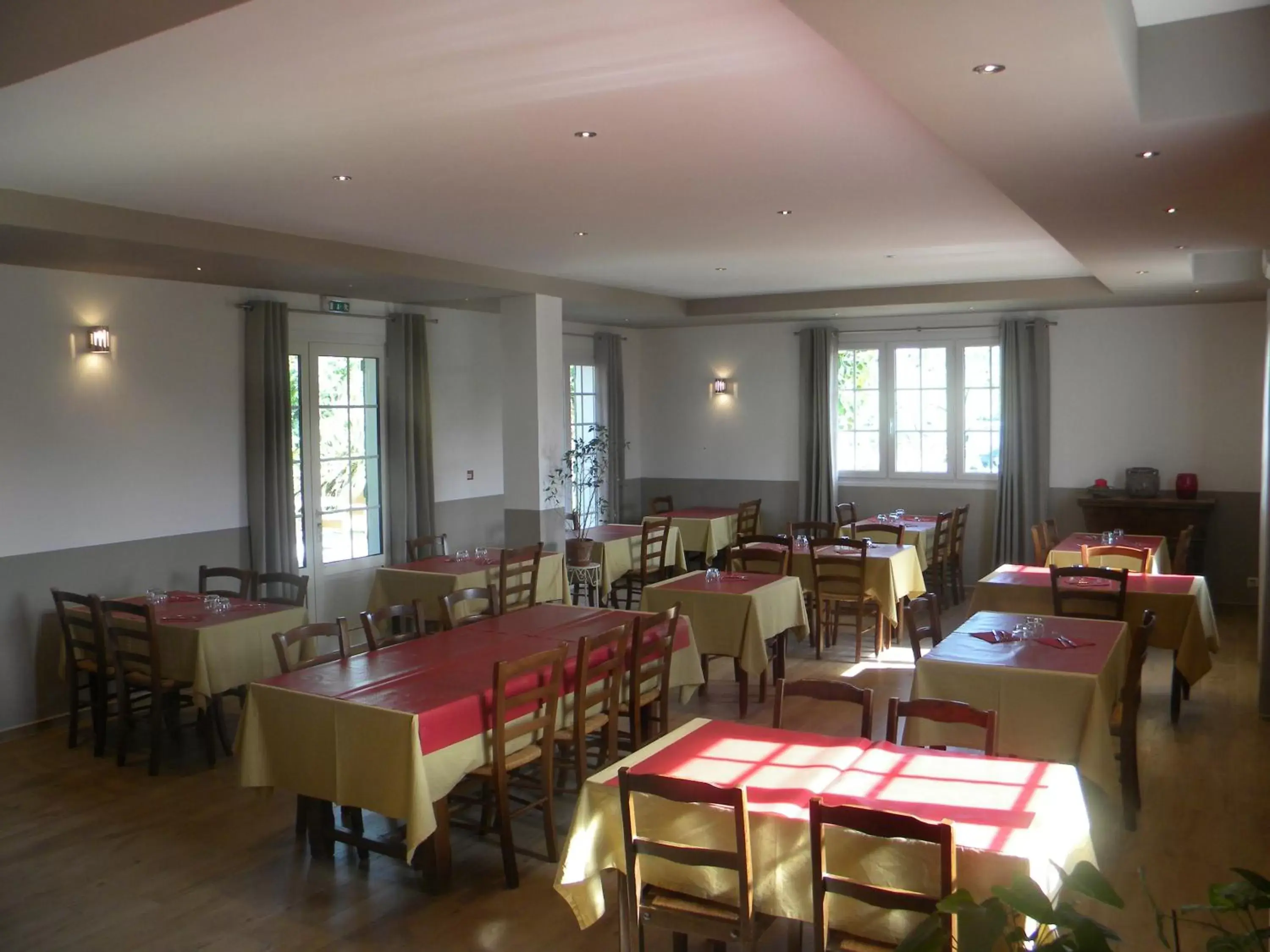 Restaurant/Places to Eat in Auberge les Oliviers
