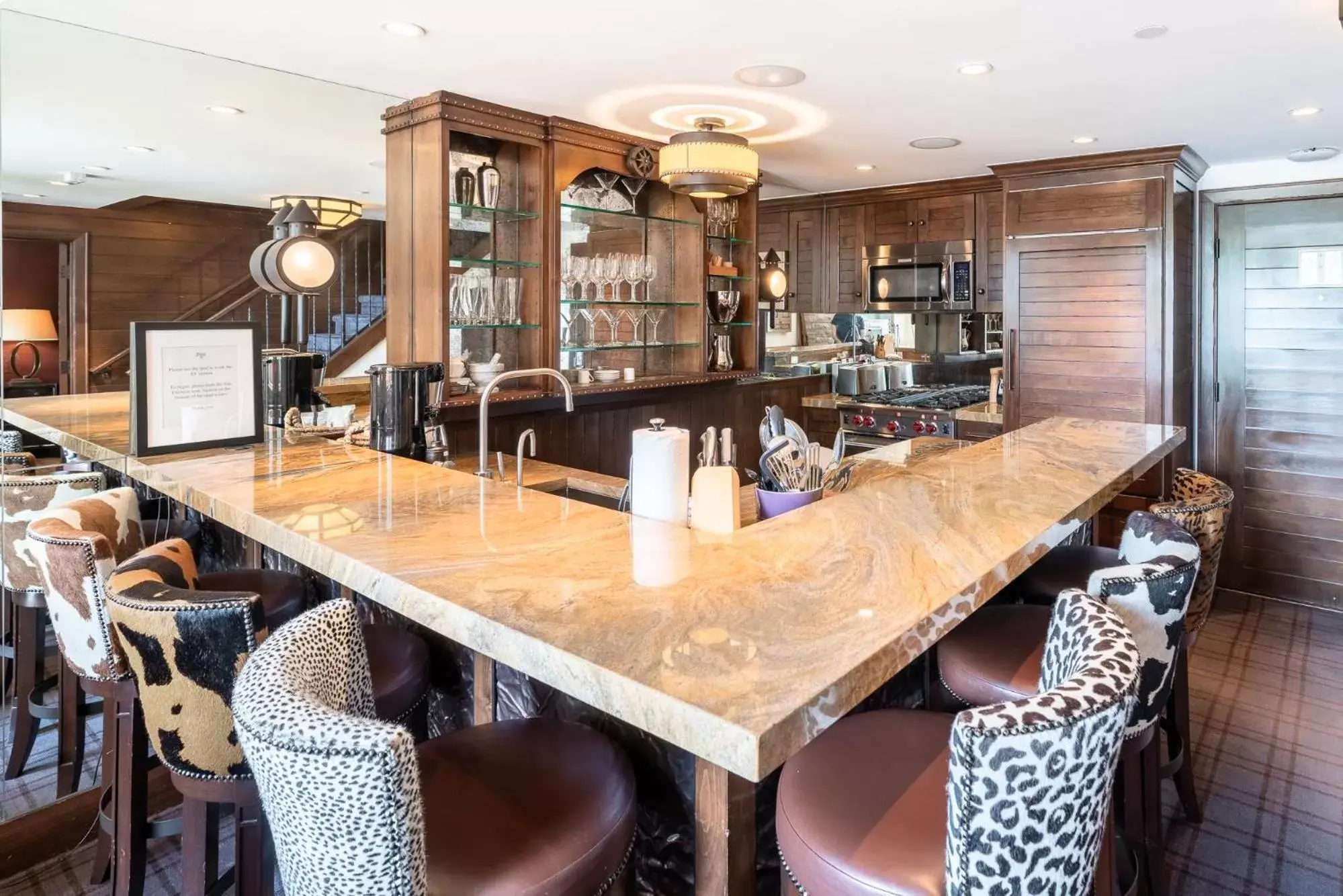 Lounge or bar in Lodge at Vail Condominiums