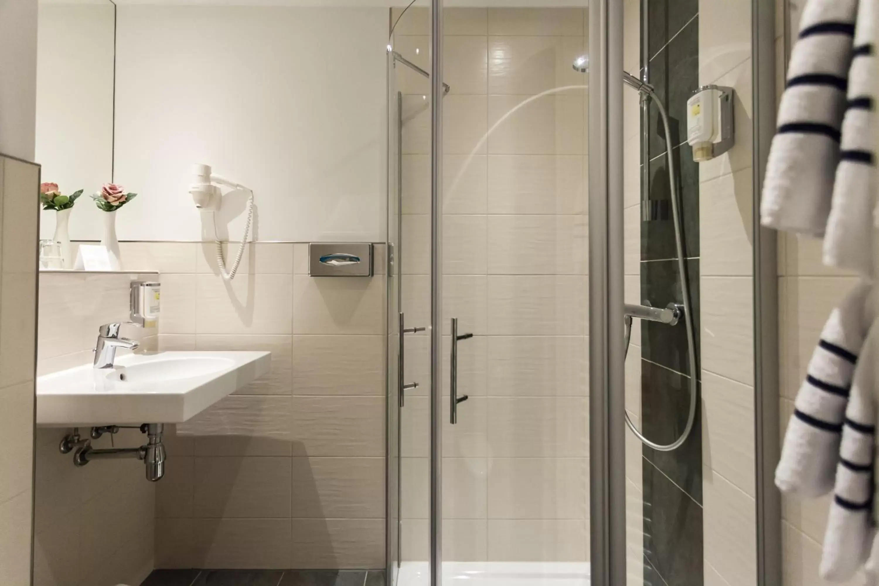 Shower, Bathroom in martas Hotel Allegra Berlin