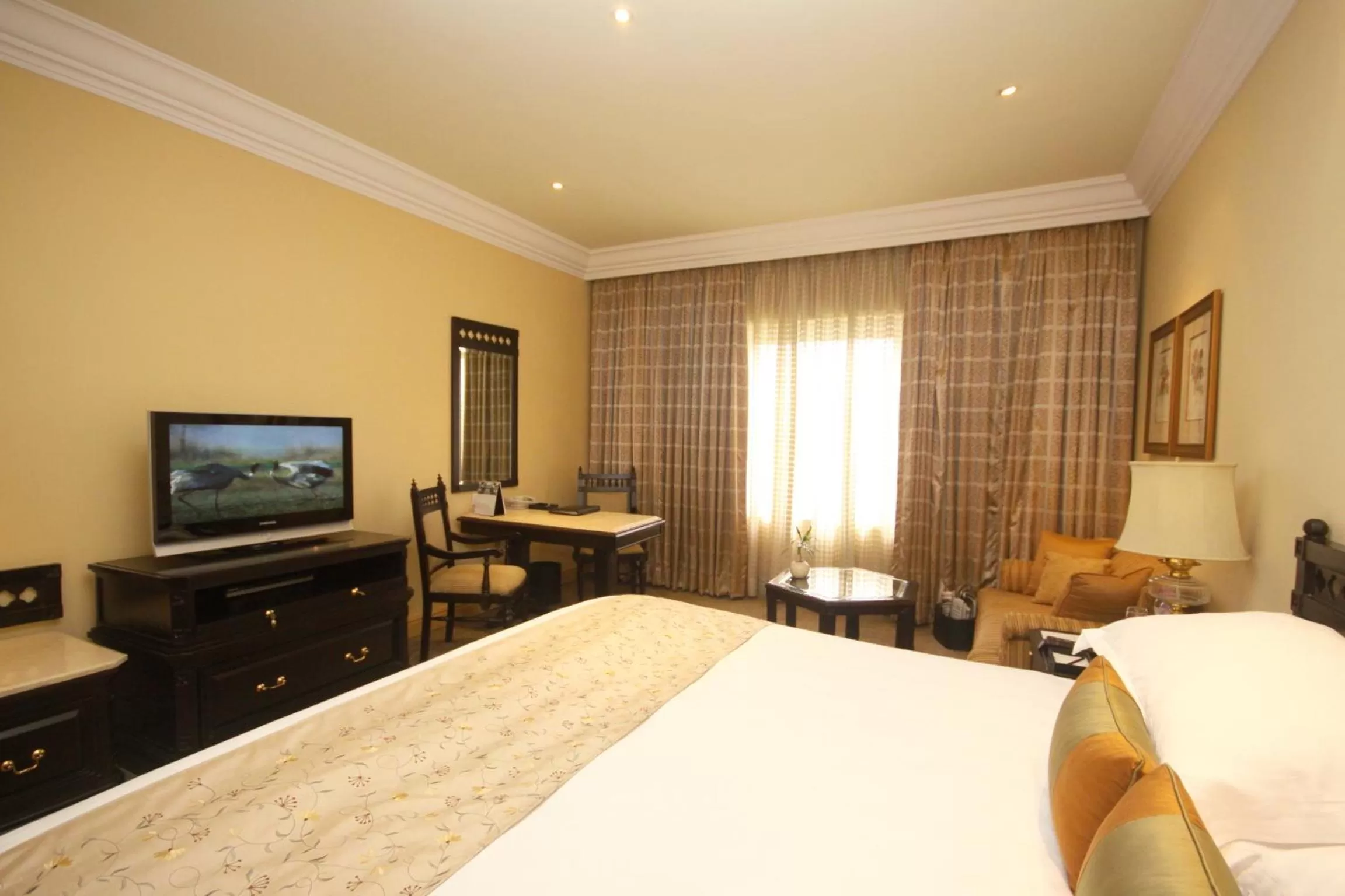 Photo of the whole room, Bed in Taj Bengal