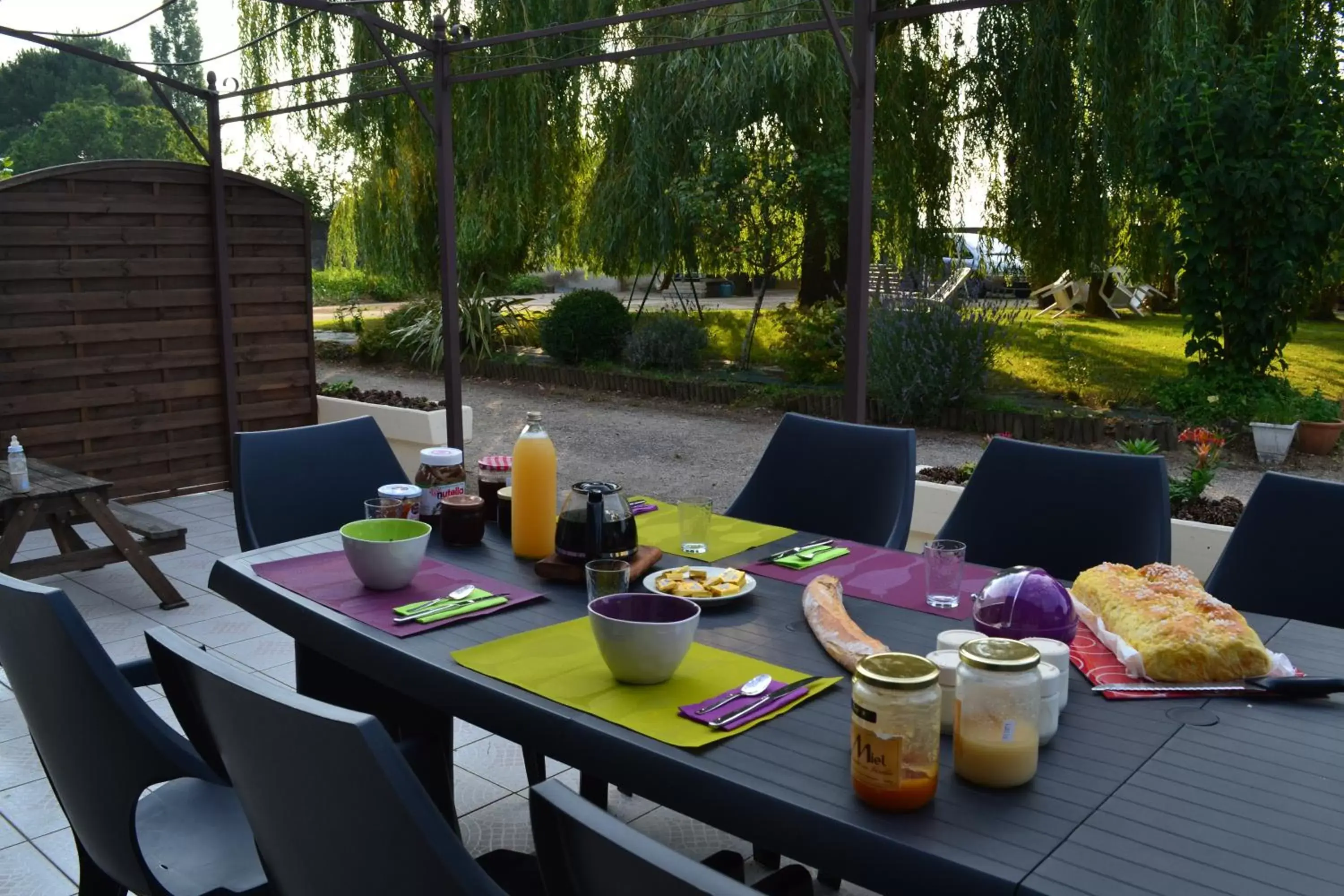 Breakfast in Chambre d'hôtes la ville en bois