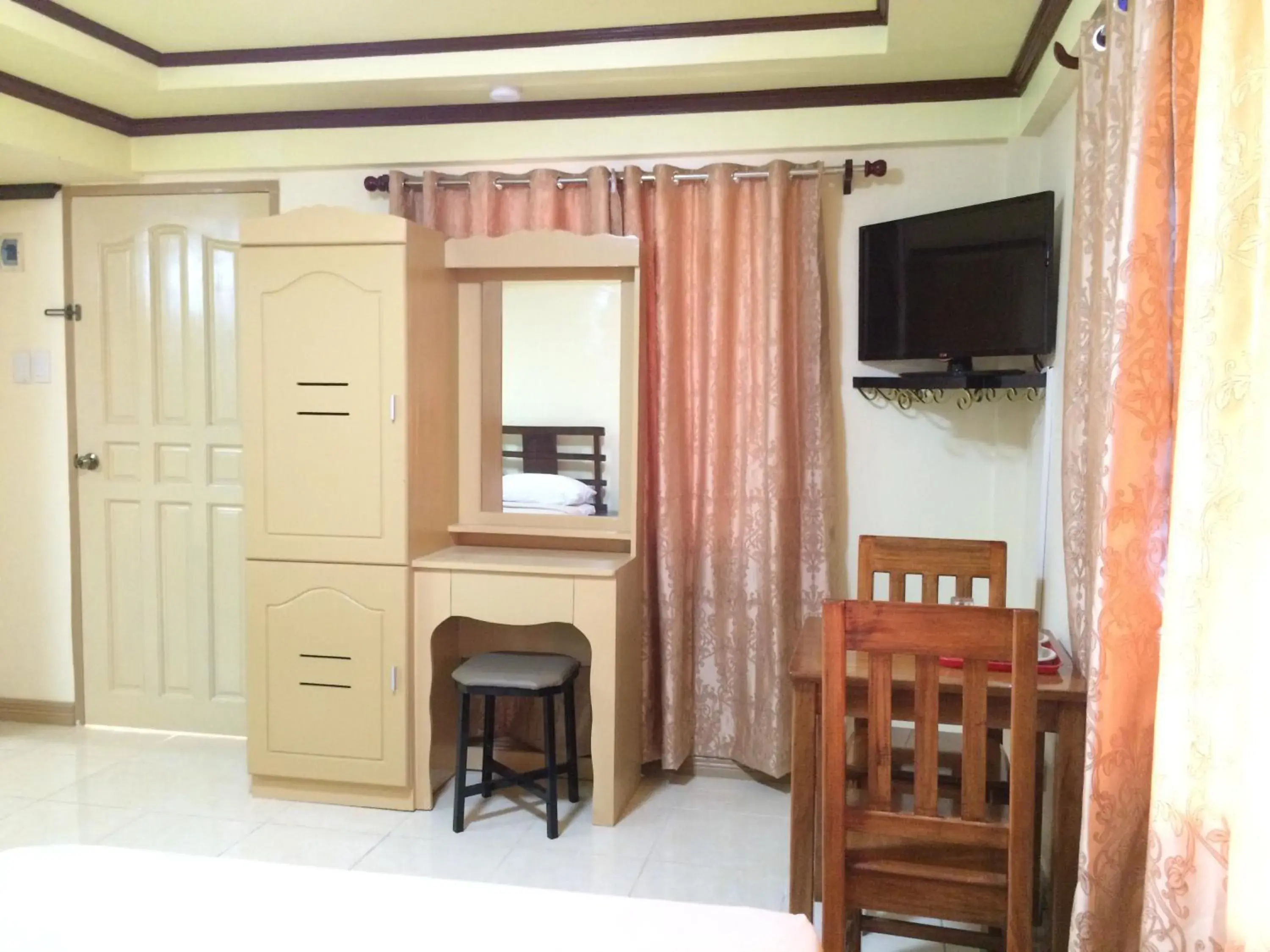 Bedroom, TV/Entertainment Center in Dayview Tourist Home