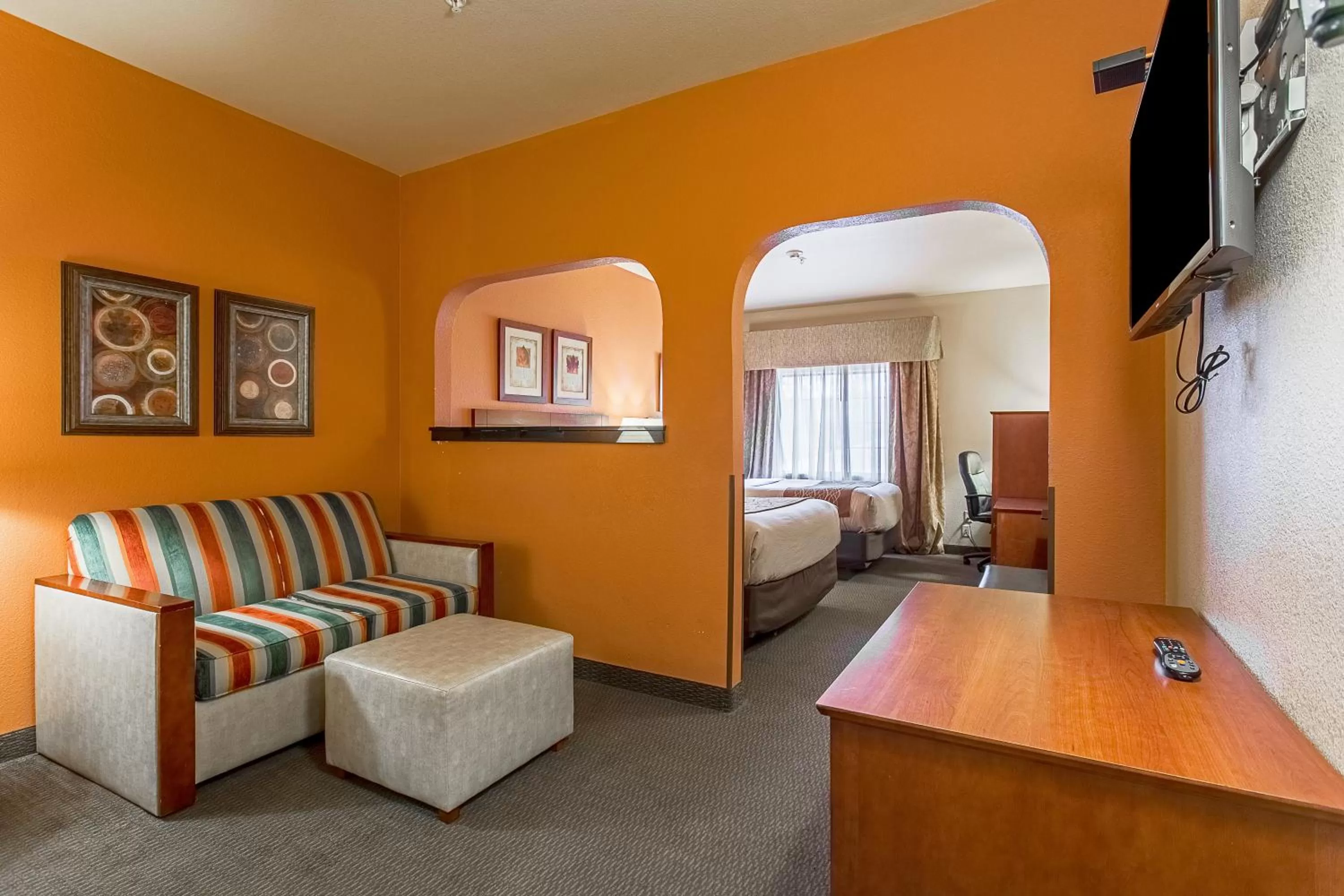 Seating area, Bed in Hotel Ruidoso
