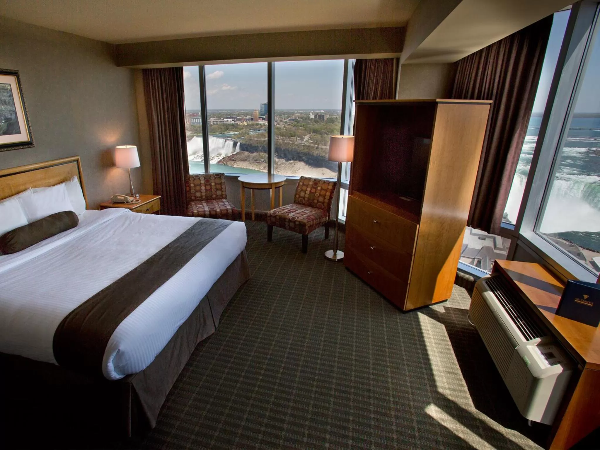 Landmark view, Bed in The Oakes Hotel Overlooking the Falls